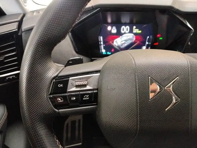 DS Automobiles DS 4 view 17