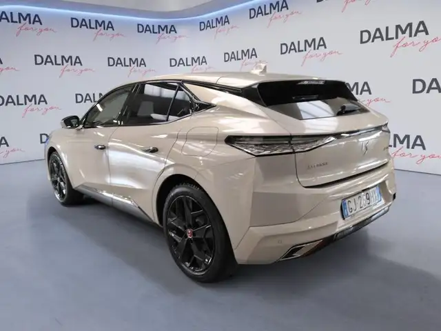 DS Automobiles DS 4 view 3