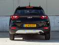 Kia Stonic 1.0 T-GDi MHEV DynamicLine 101 pk (2021) | 2e eige Schwarz - thumbnail 6