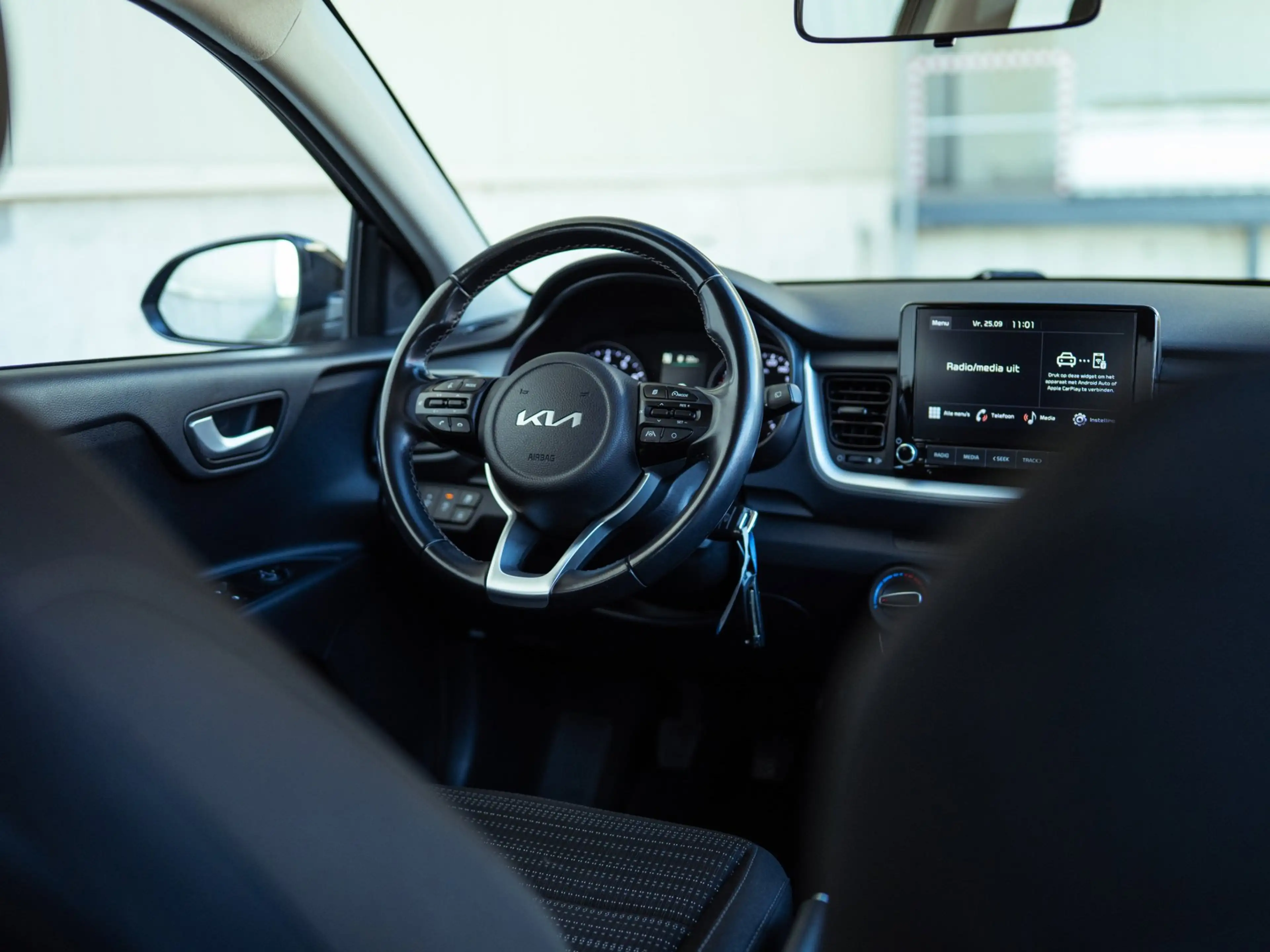 Kia Stonic 1.0 T-GDi MHEV DynamicLine 101 pk (2021) | 2e eige — photo 3