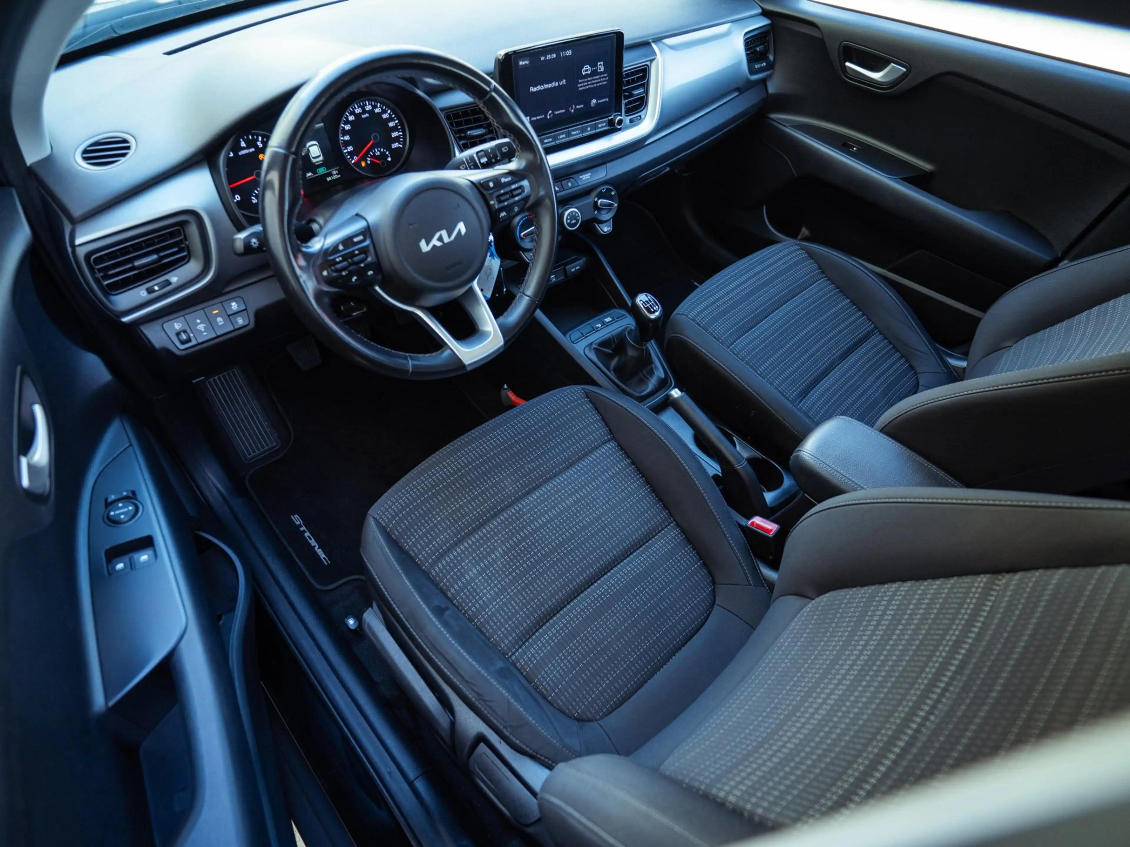 Kia Stonic 1.0 T-GDi MHEV DynamicLine 101 pk (2021) | 2e eige — photo 4