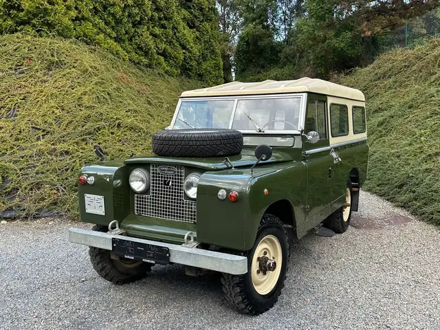 Land Rover Series IIA 109 + Overdrive /Papiers belge /Mécanique ok /Châssis à traîter.