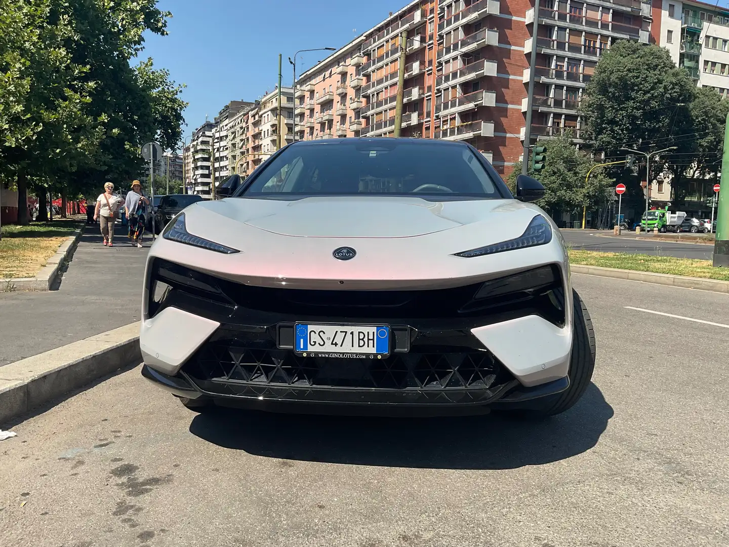 Lotus Eletre S Серебристый - 1