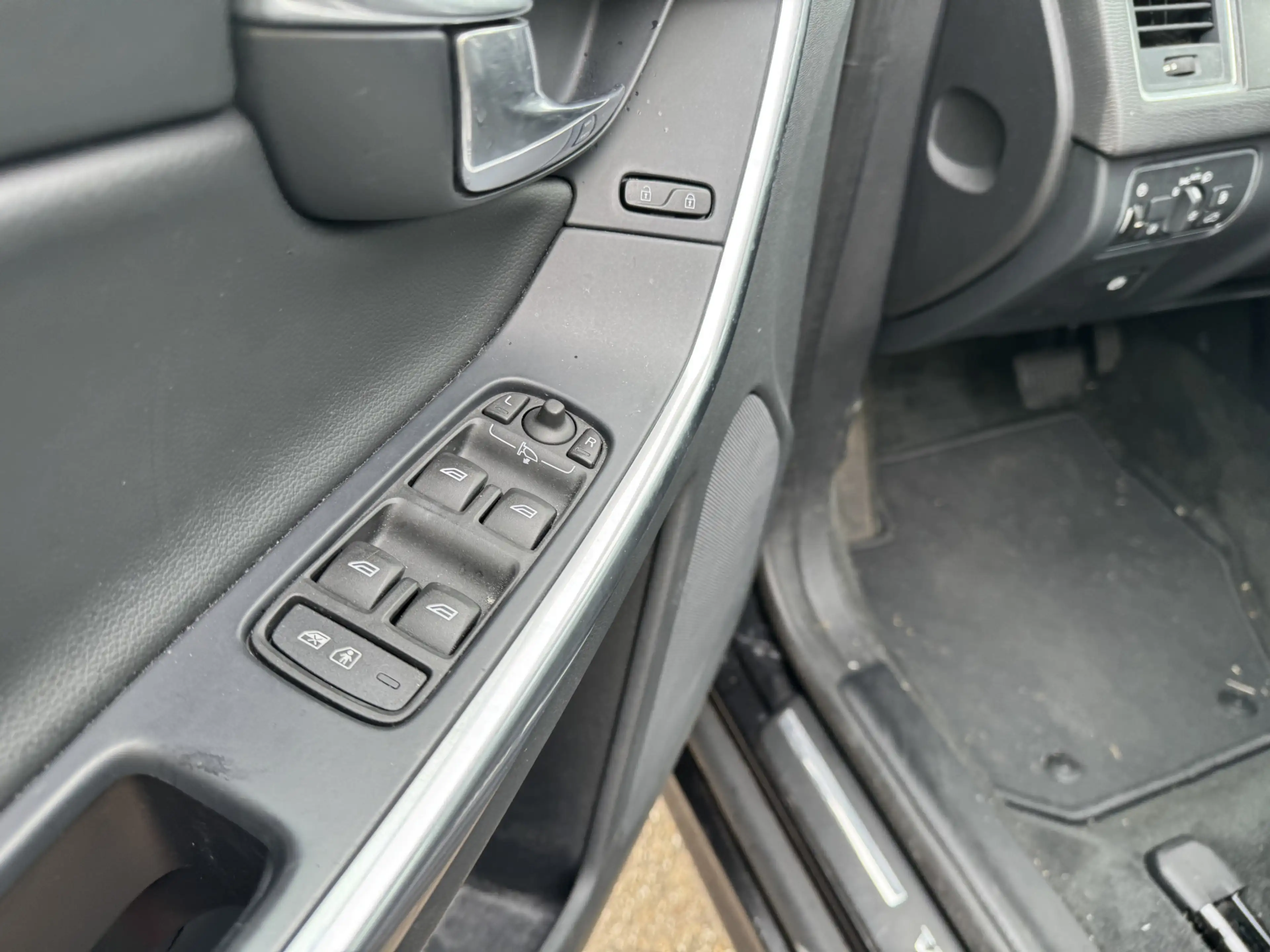 Volvo XC60 2.0 D4 FWD Polar+ — photo 11