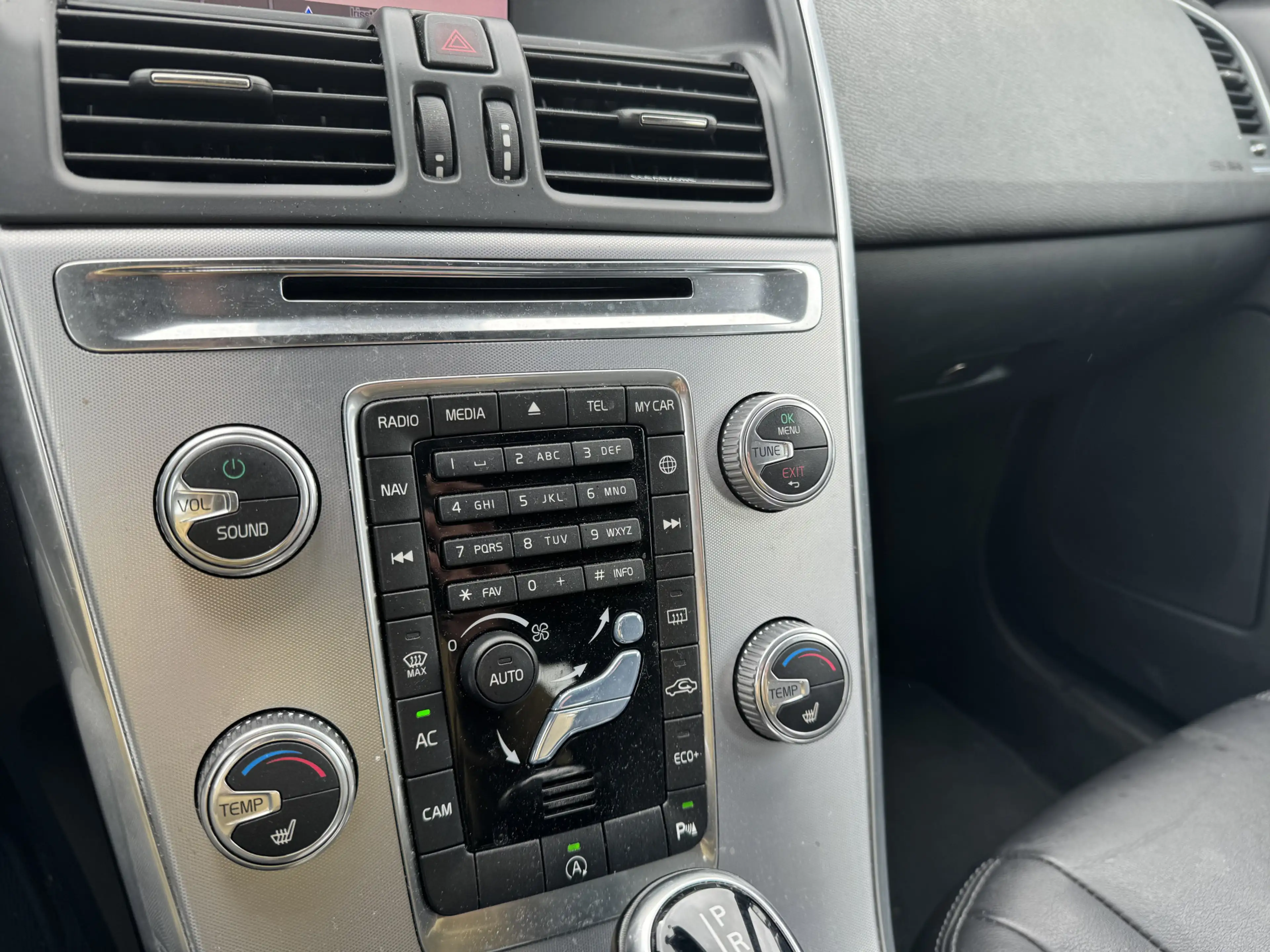 Volvo XC60 2.0 D4 FWD Polar+ — photo 15