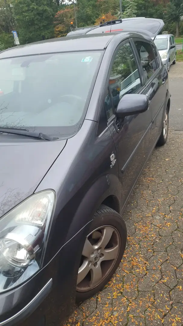 Toyota Corolla Verso Corolla Verso  7 Sitzer  Diesel Silber - 2