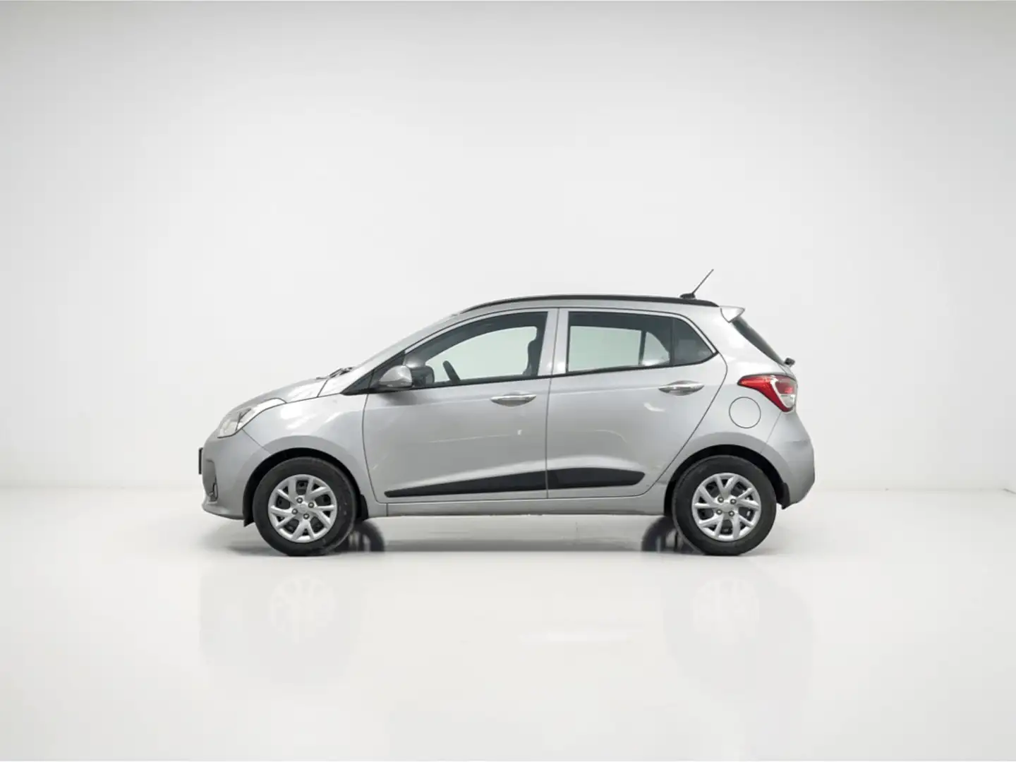 Hyundai i10 Comfort 1,0 MT 301k-P2/3-O7 Silber - 2