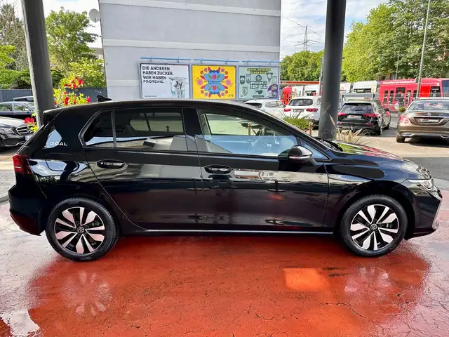 Volkswagen Golf view 2