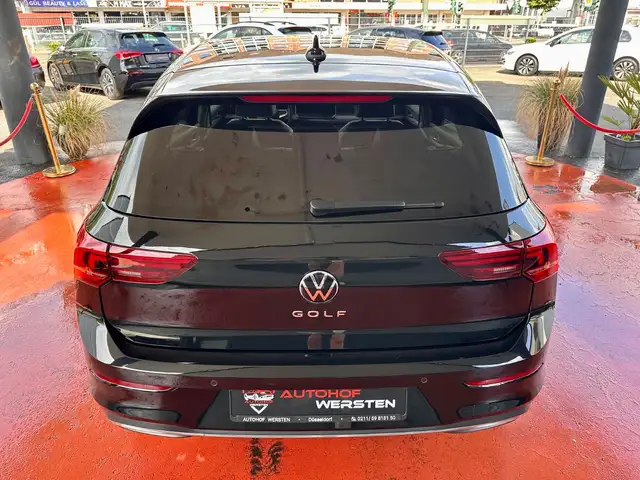 Volkswagen Golf view 4