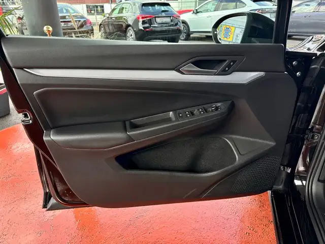 Volkswagen Golf view 23