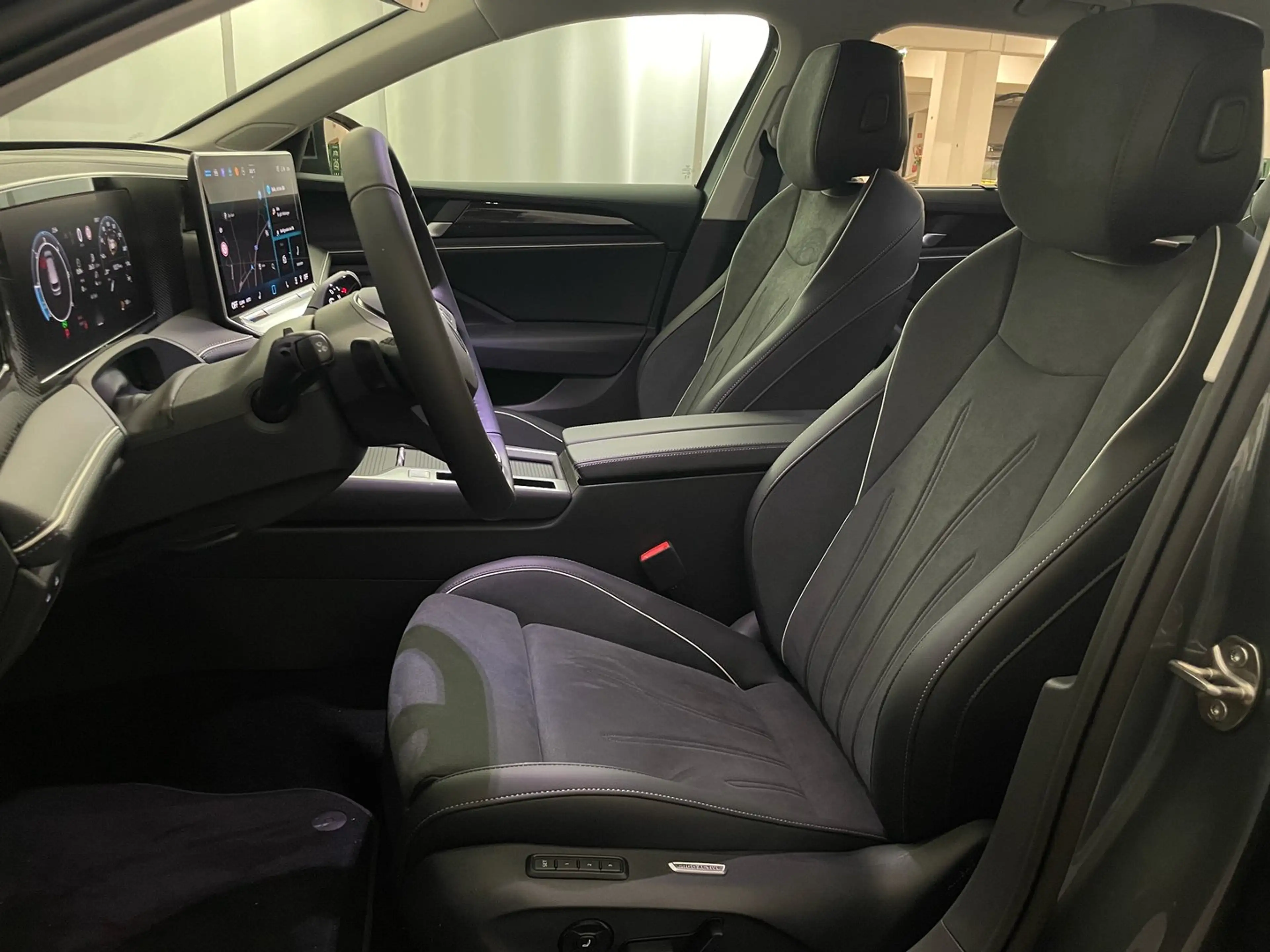 Volkswagen Passat Variant Business TDI DSG — photo 11