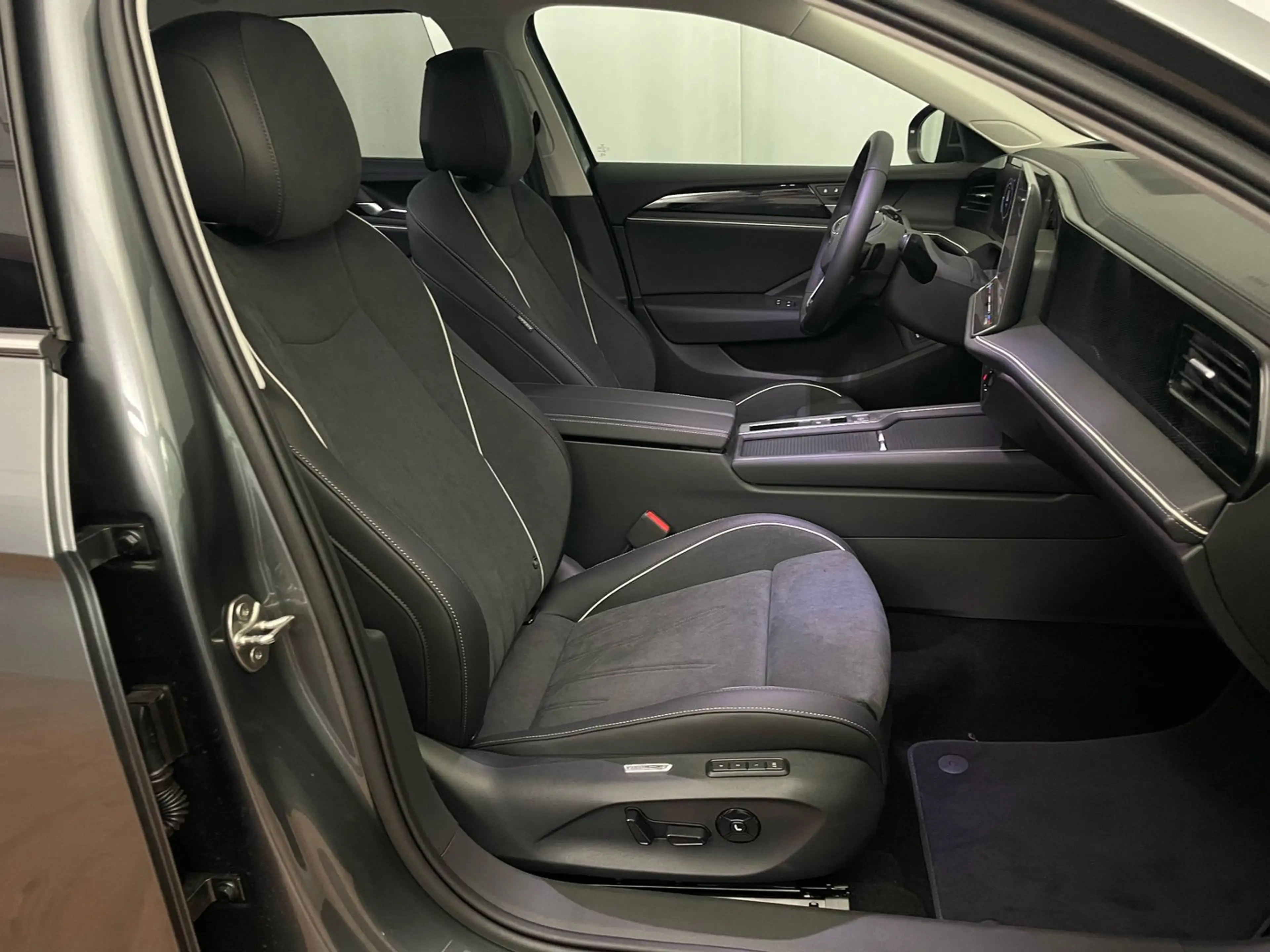 Volkswagen Passat Variant Business TDI DSG — photo 14