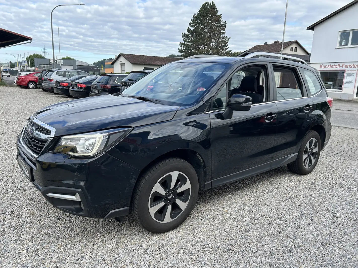Subaru Forester Exclusive 4x4 Automatik Xenon Navi PDC Schwarz - 1