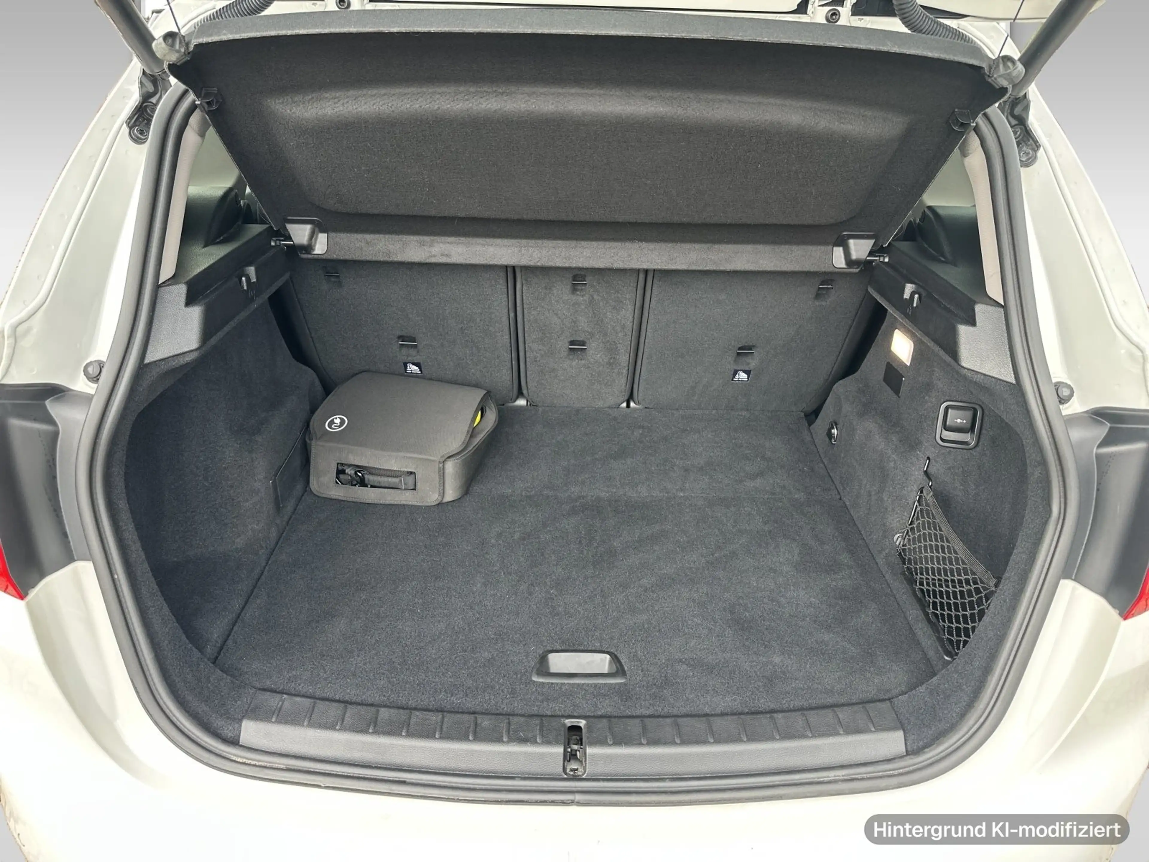 BMW 225 xe iPerformance Active Tourer — photo 11