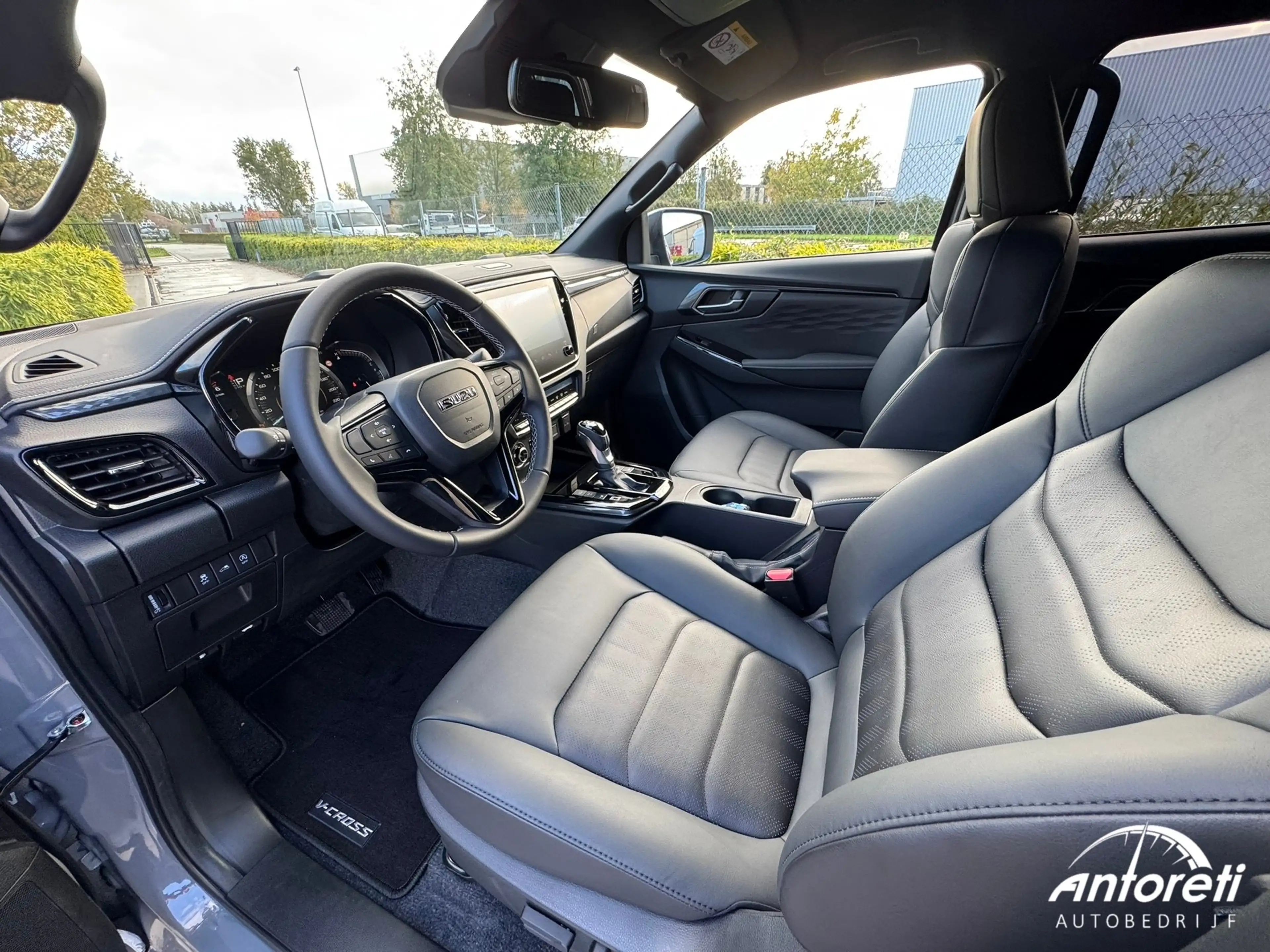 Isuzu D-Max LSE V-CROSS FULL OPTION — photo 9