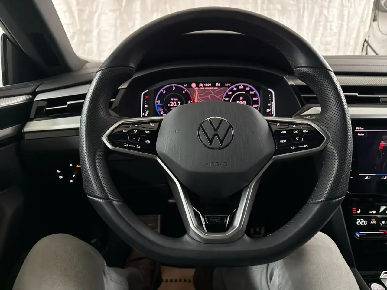 Volkswagen Arteon 2.0 TDI SB 4Motion R-Line MATRIX NAVI AHK 16