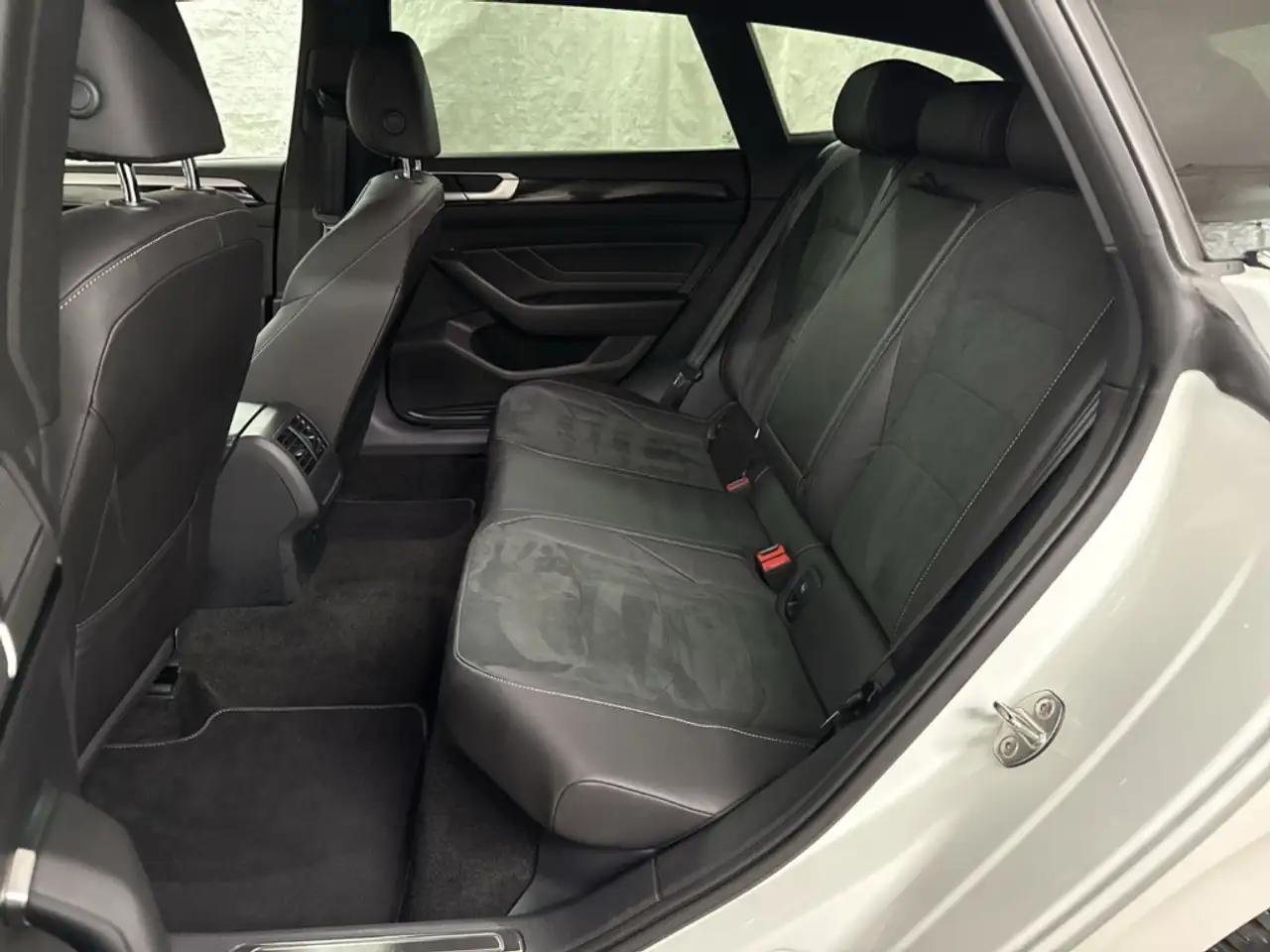 Volkswagen Arteon 2.0 TDI SB 4Motion R-Line MATRIX NAVI AHK 12