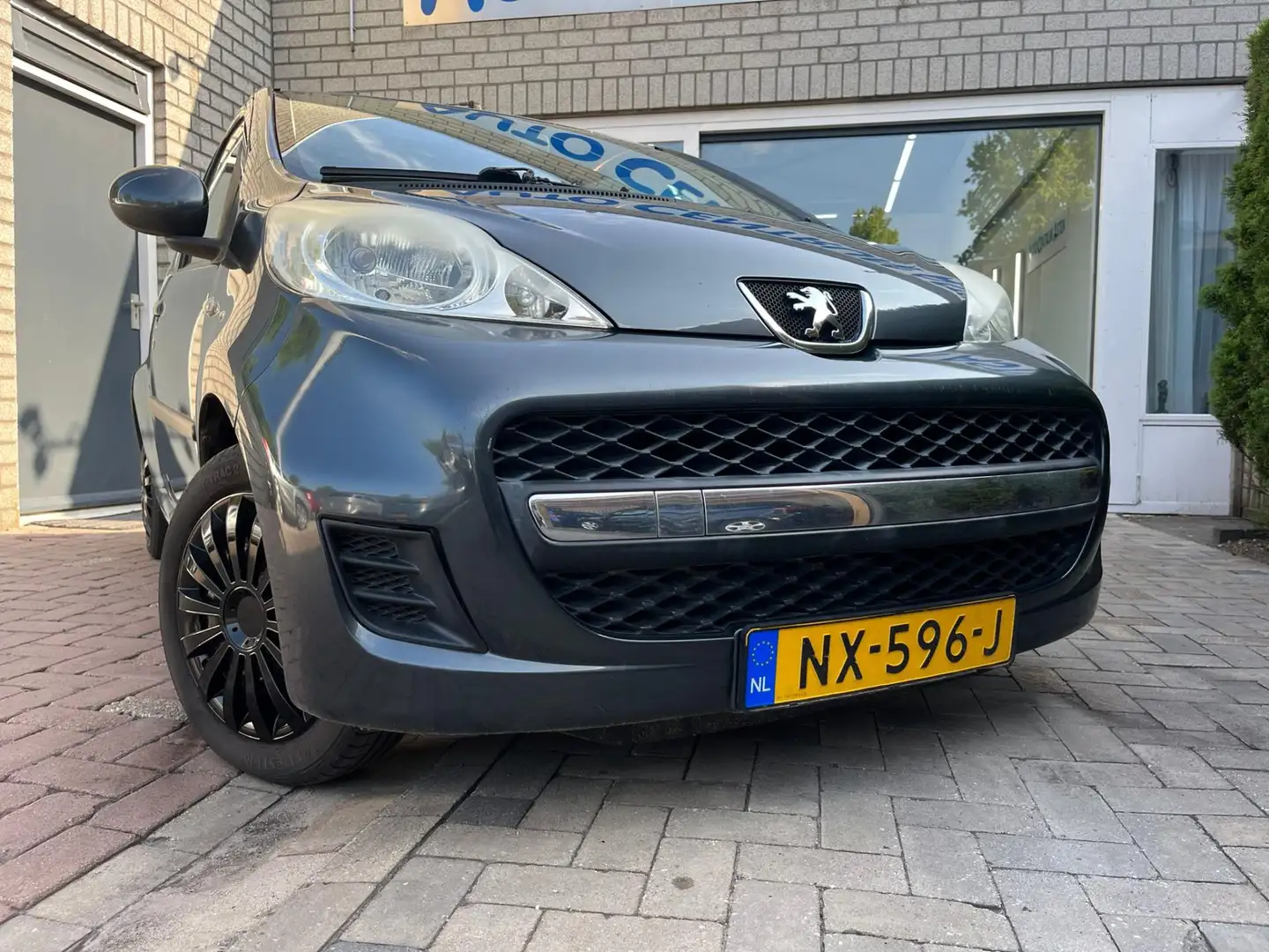 Peugeot 107 1.0-12V Accent Grijs - 2
