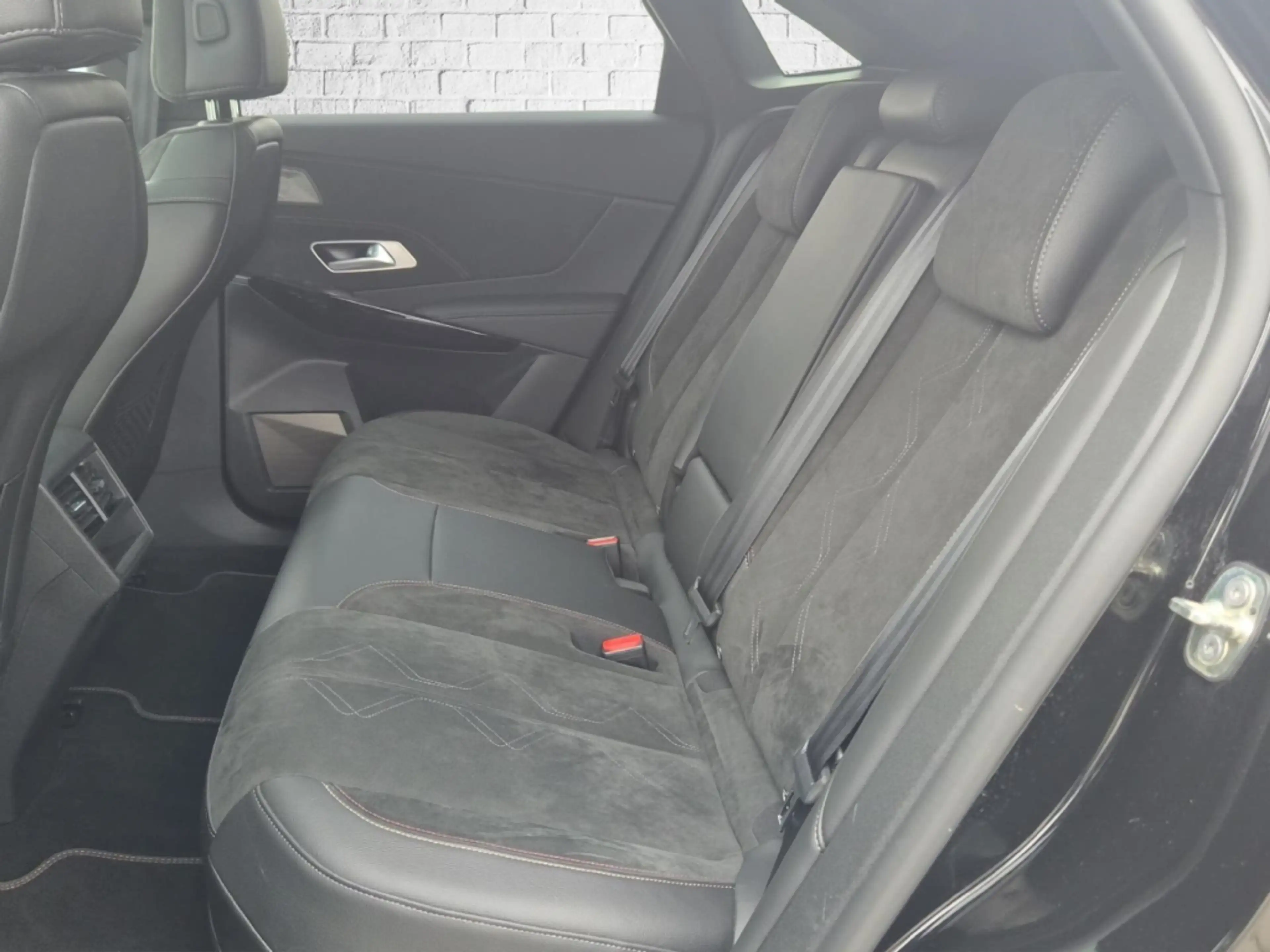 DS Automobiles DS 7 Crossback E-Tense 225 1,6 Performance Line — photo 11