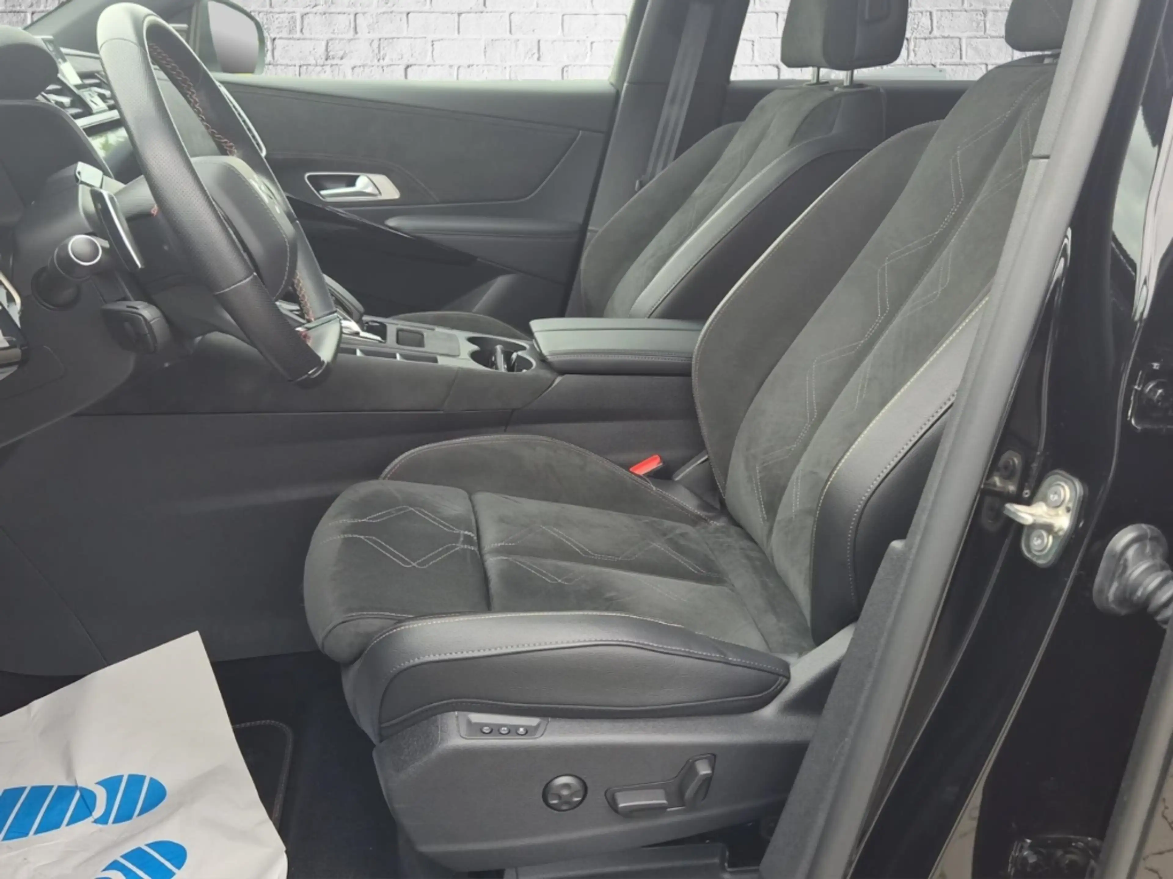 DS Automobiles DS 7 Crossback E-Tense 225 1,6 Performance Line — photo 12