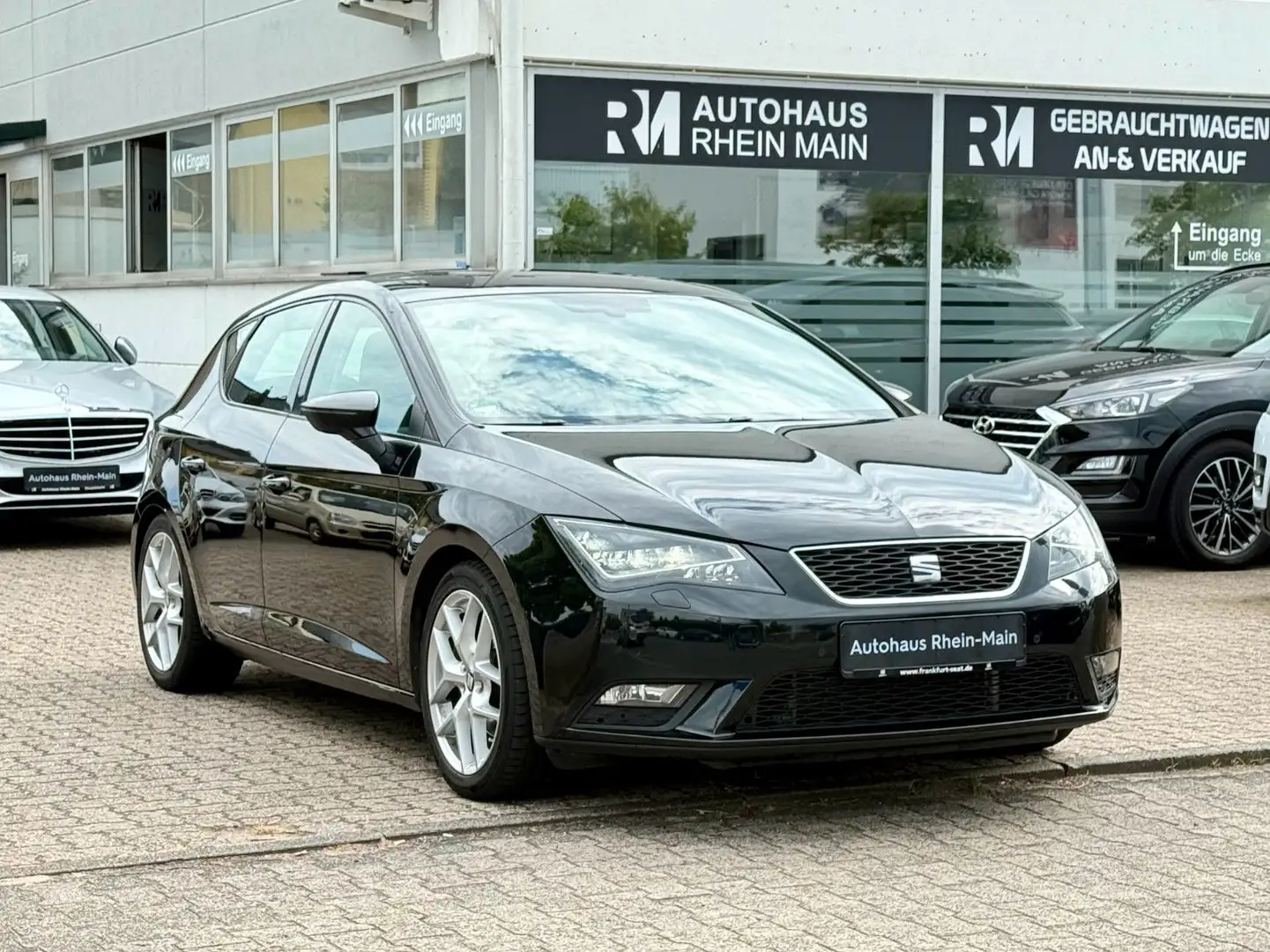 SEAT Leon Style*Nav*LED*Pdc*AppleCarplay*Shz*2.Hd*Usb Schwarz - 1