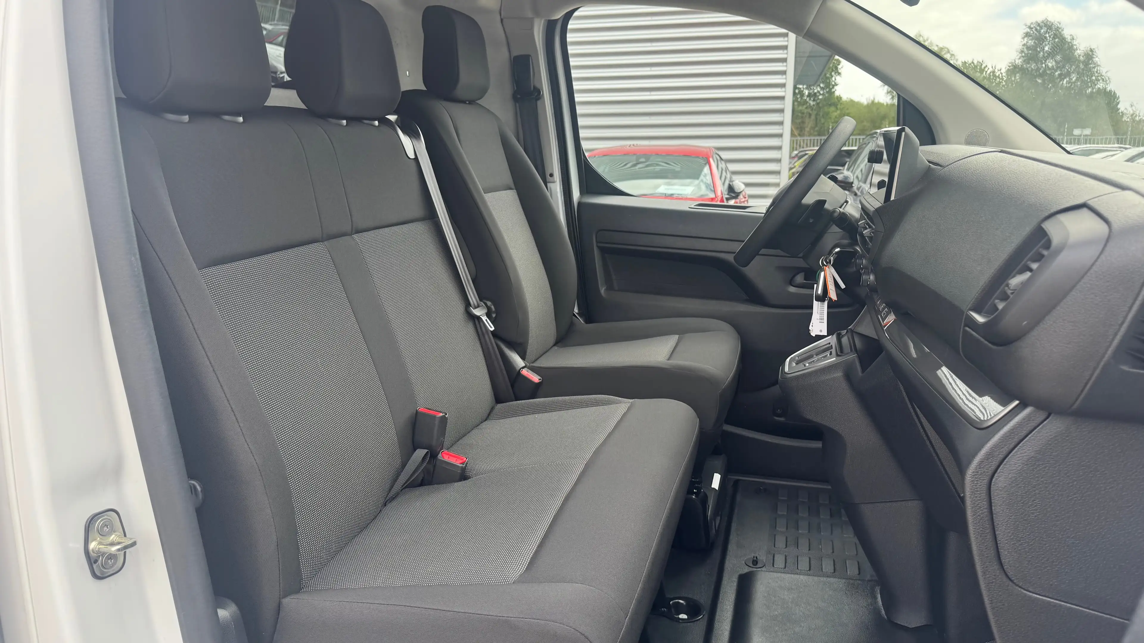 Peugeot e-Expert EV L2H1 75KWH 136PK SOH 96,13% / NAVI / AIRCO / LE — photo 18