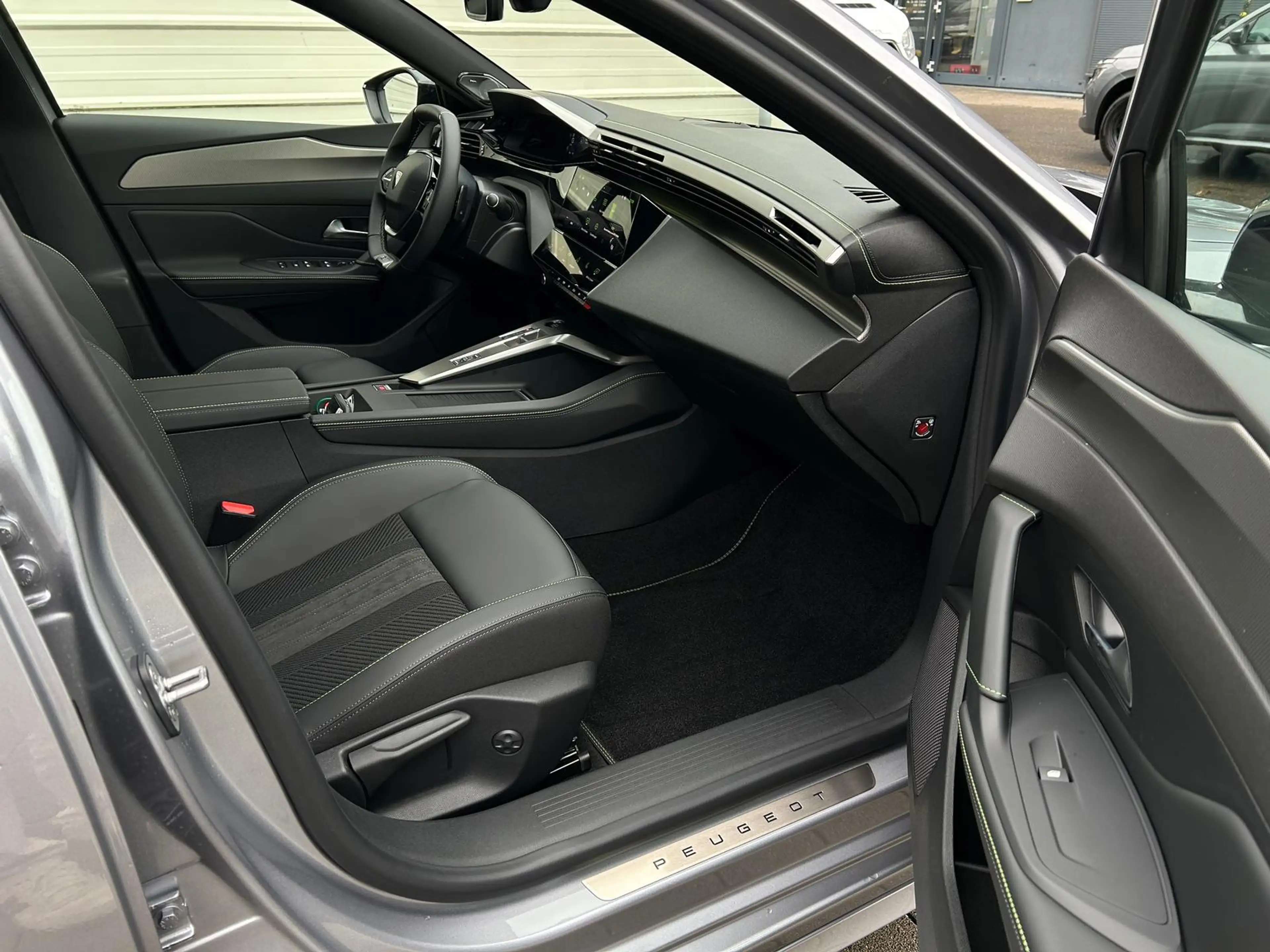Peugeot 308 Hybrid 145 GT e-DCS6 *Pano*360*TOP ANGEBOT — photo 12