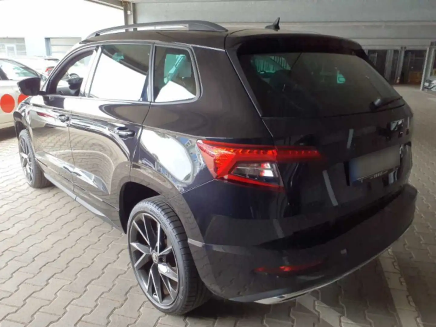 Skoda Karoq 1.5 TSI DSG SportLine LED+ACC+Standhz+Kame Schwarz - 2