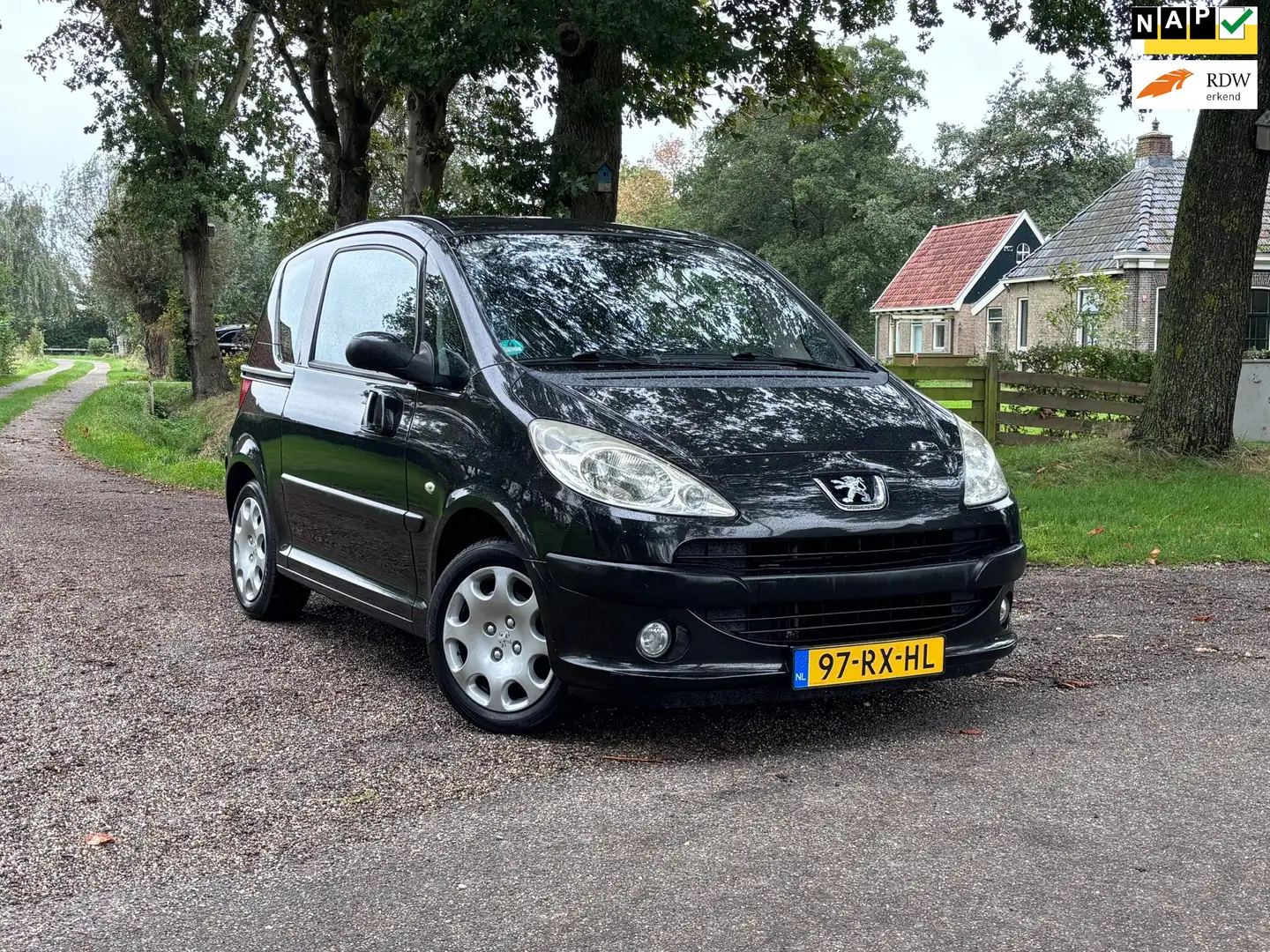 Peugeot 1007 1.4 Gentry | "148.000" KM NAP + Airco | Negru - 1
