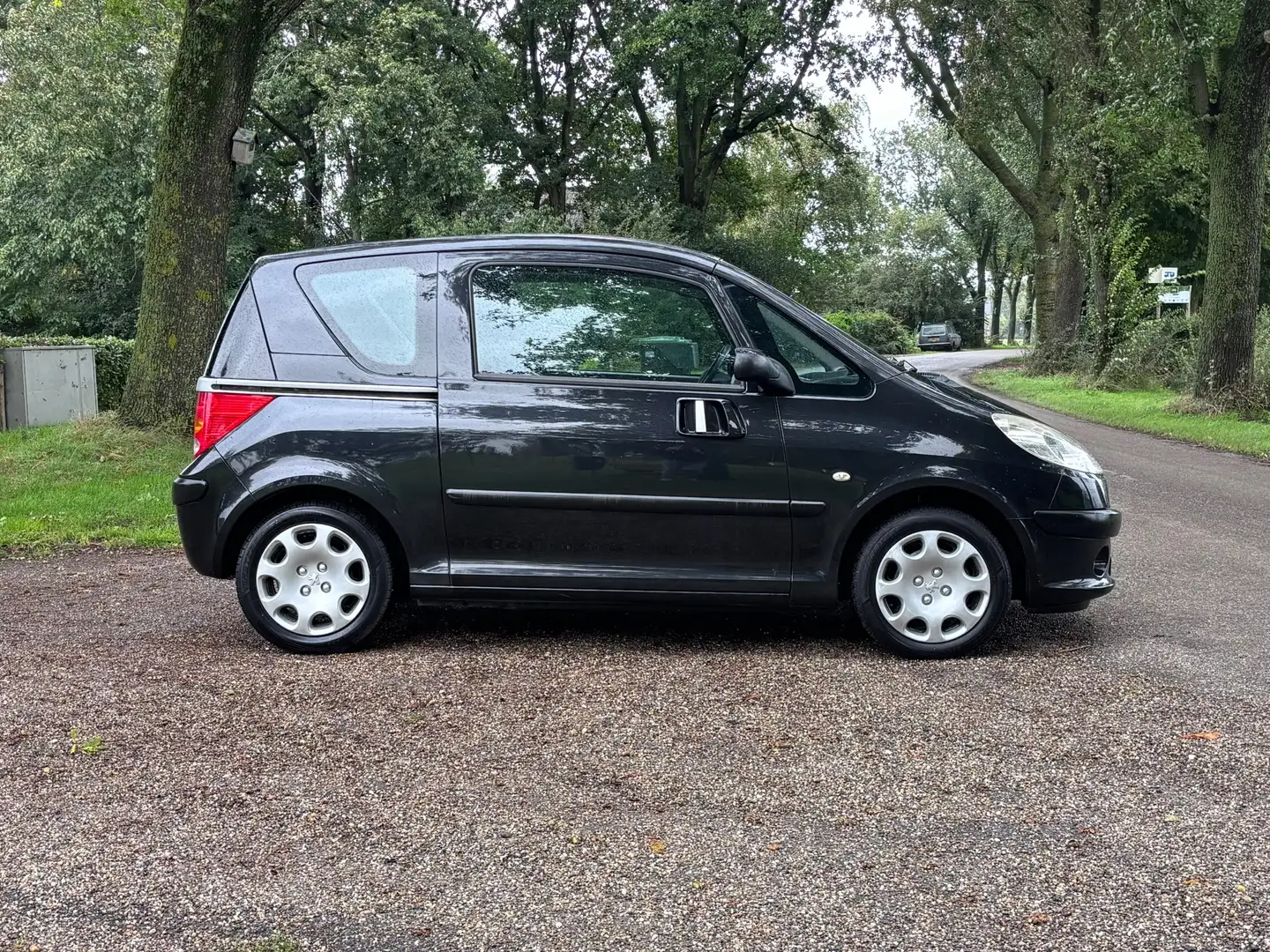 Peugeot 1007 1.4 Gentry | "148.000" KM NAP + Airco | Negru - 2
