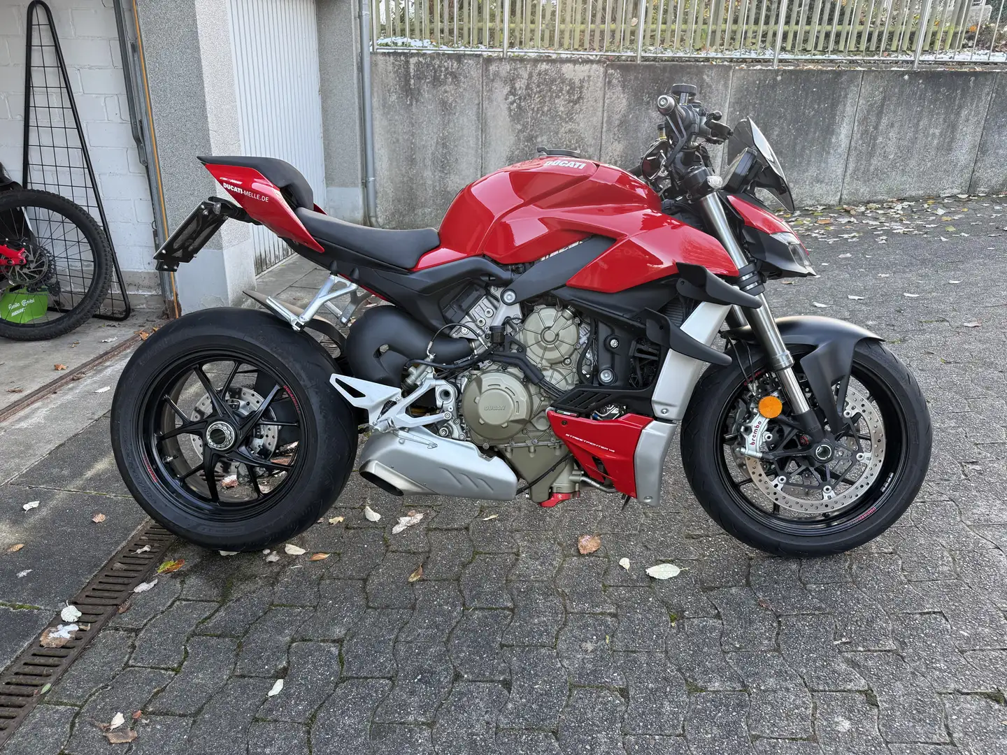 Ducati Streetfighter V4 Euro 5 + Zubehör Roşu - 1