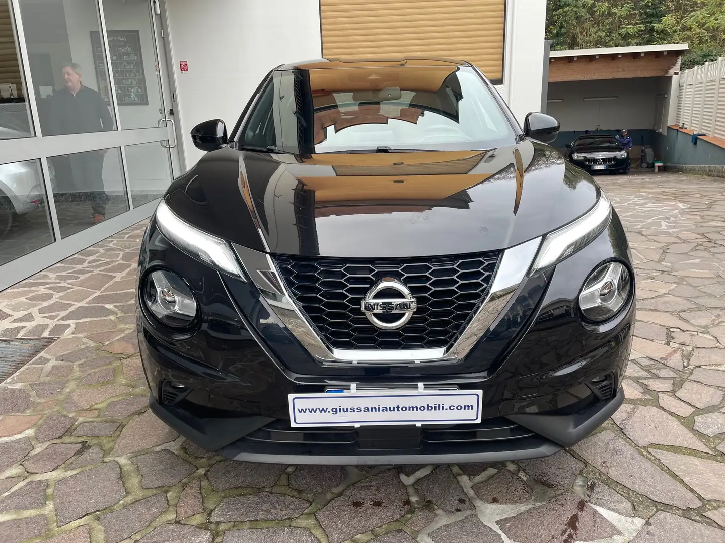 Nissan Juke 1.0 dig-t N-Connecta 114cv dct UNICO PROPRIETARIO Nero - 2