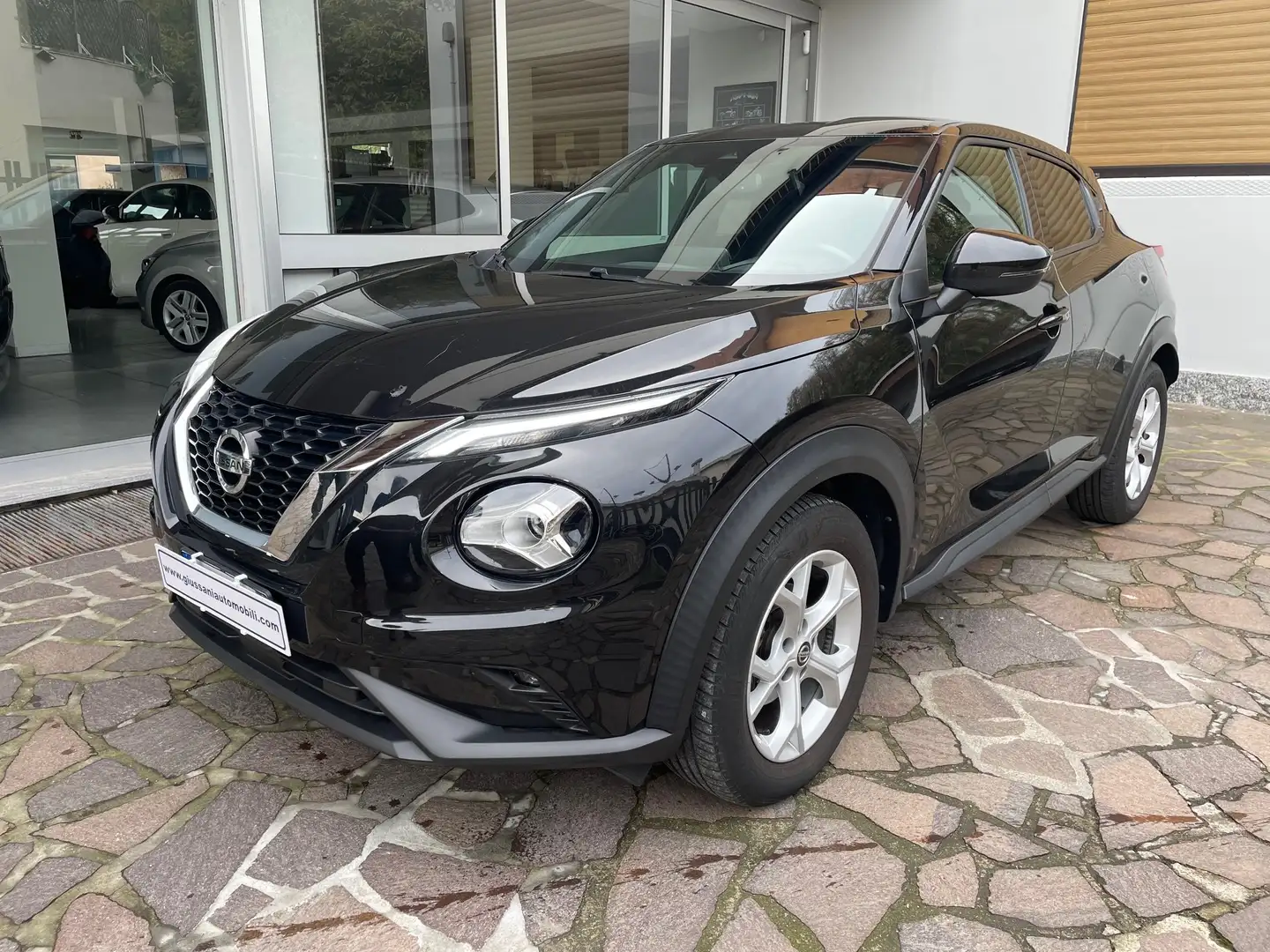 Nissan Juke 1.0 dig-t N-Connecta 114cv dct UNICO PROPRIETARIO Nero - 1
