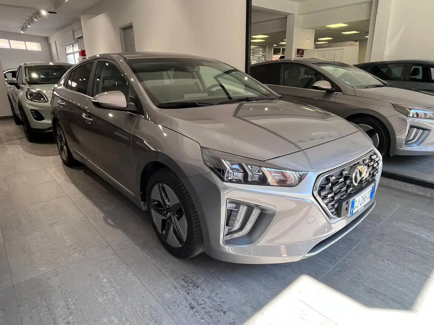 Hyundai IONIQ Ioniq 1.6 hybrid Prime 6dct Gris - 1