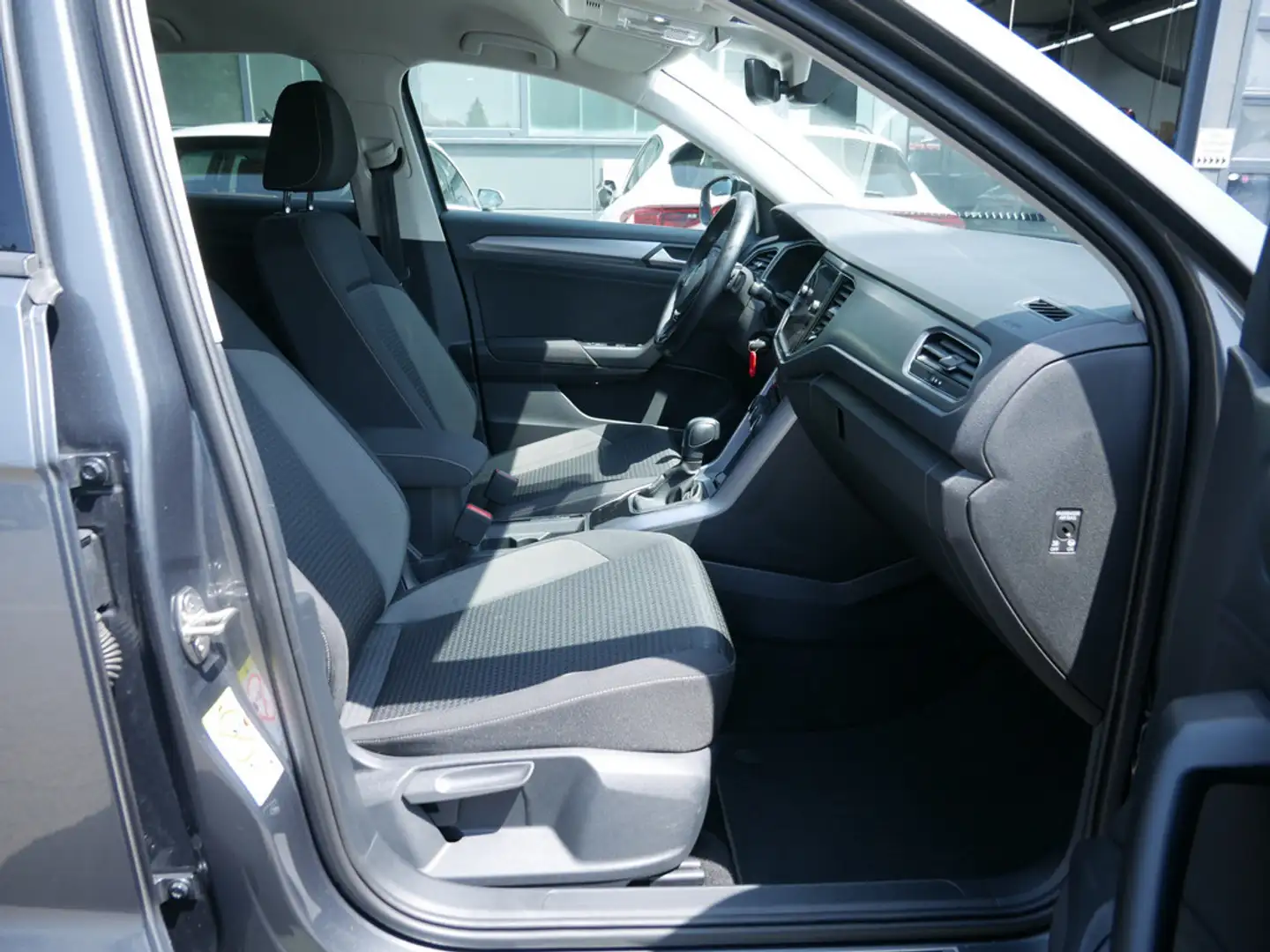 Volkswagen T-Roc 1.5 TSI Active DSG R-LINE AHK ACC LED Grau - 2