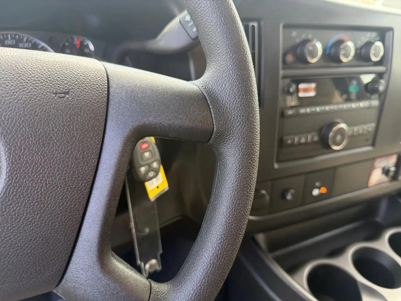 GMC Savana снимка GMC Savana