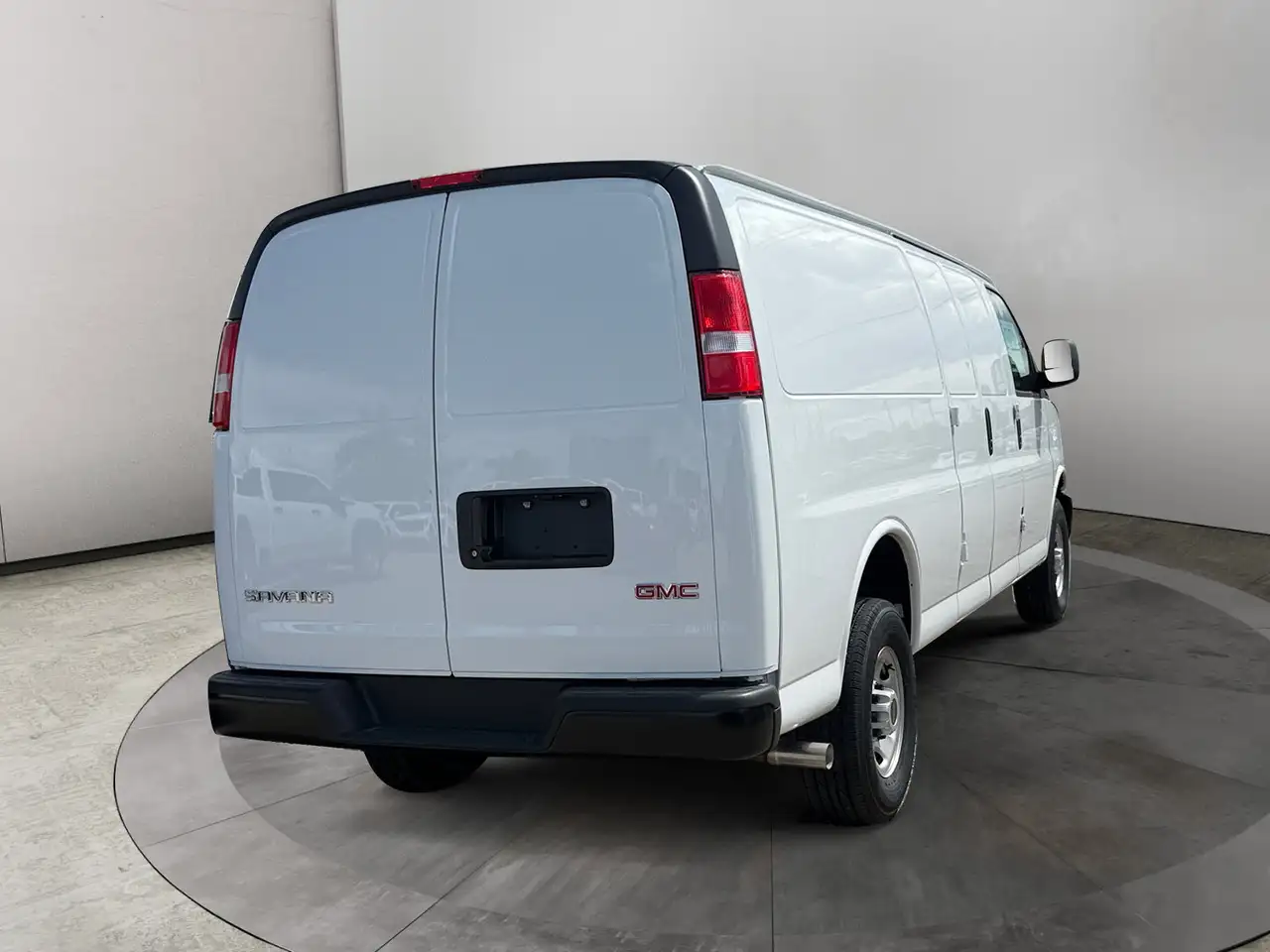 GMC Savana снимка GMC Savana
