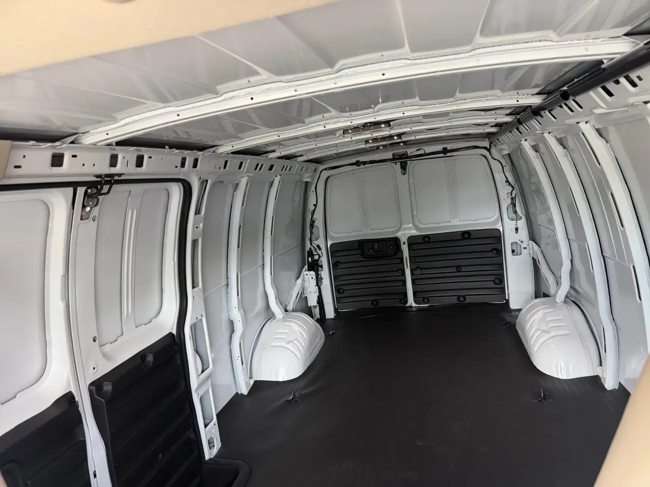 GMC Savana снимка GMC Savana