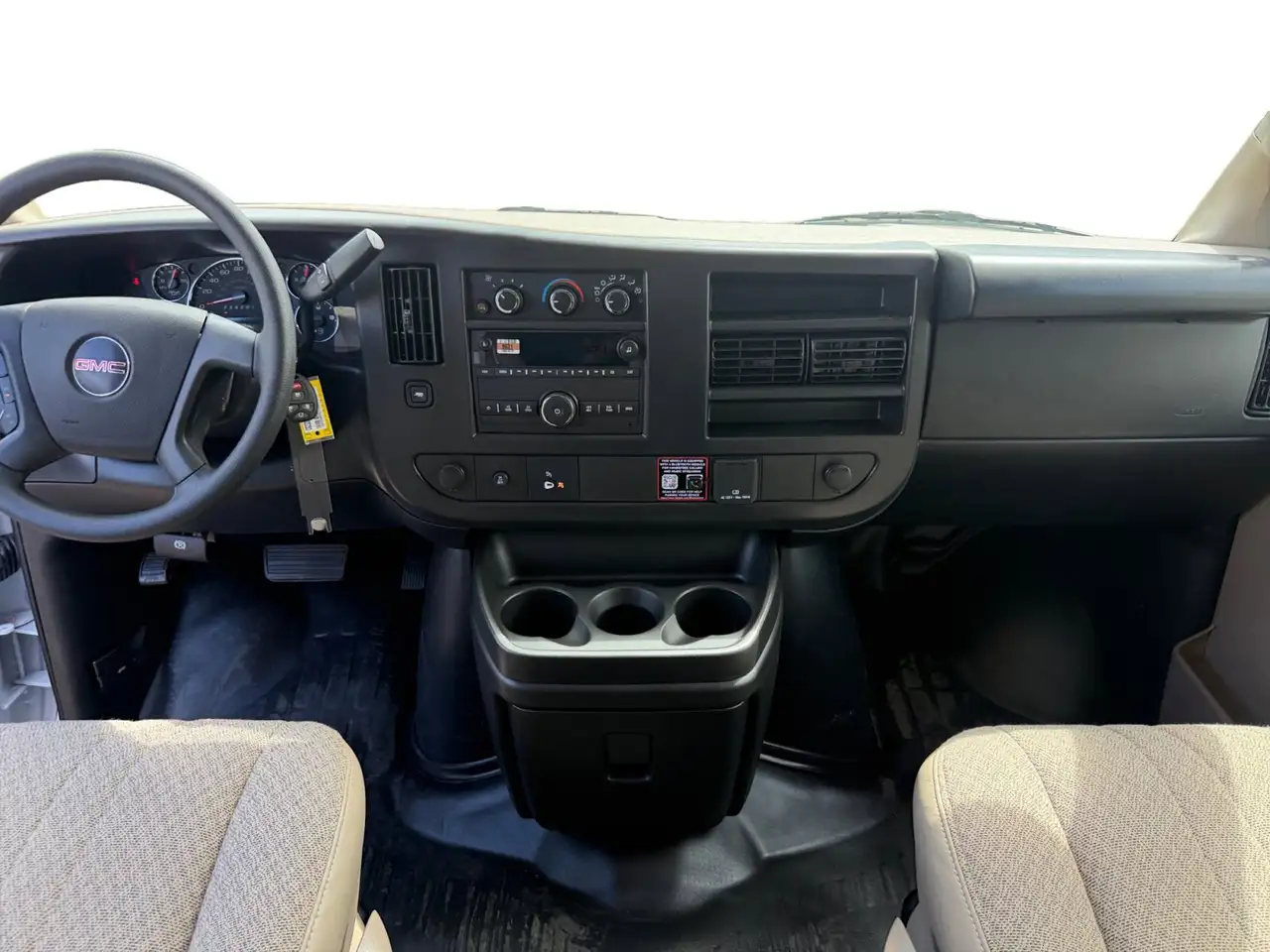 GMC Savana снимка GMC Savana