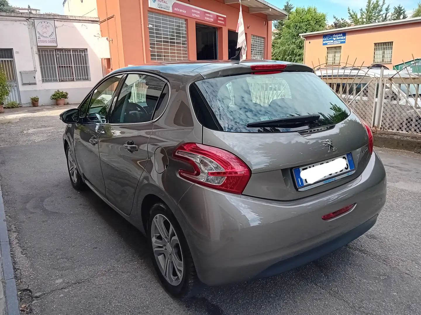 Peugeot 208 5p 1.4 hdi 8v Allure *OK NEOPATENTATI* Gris - 2