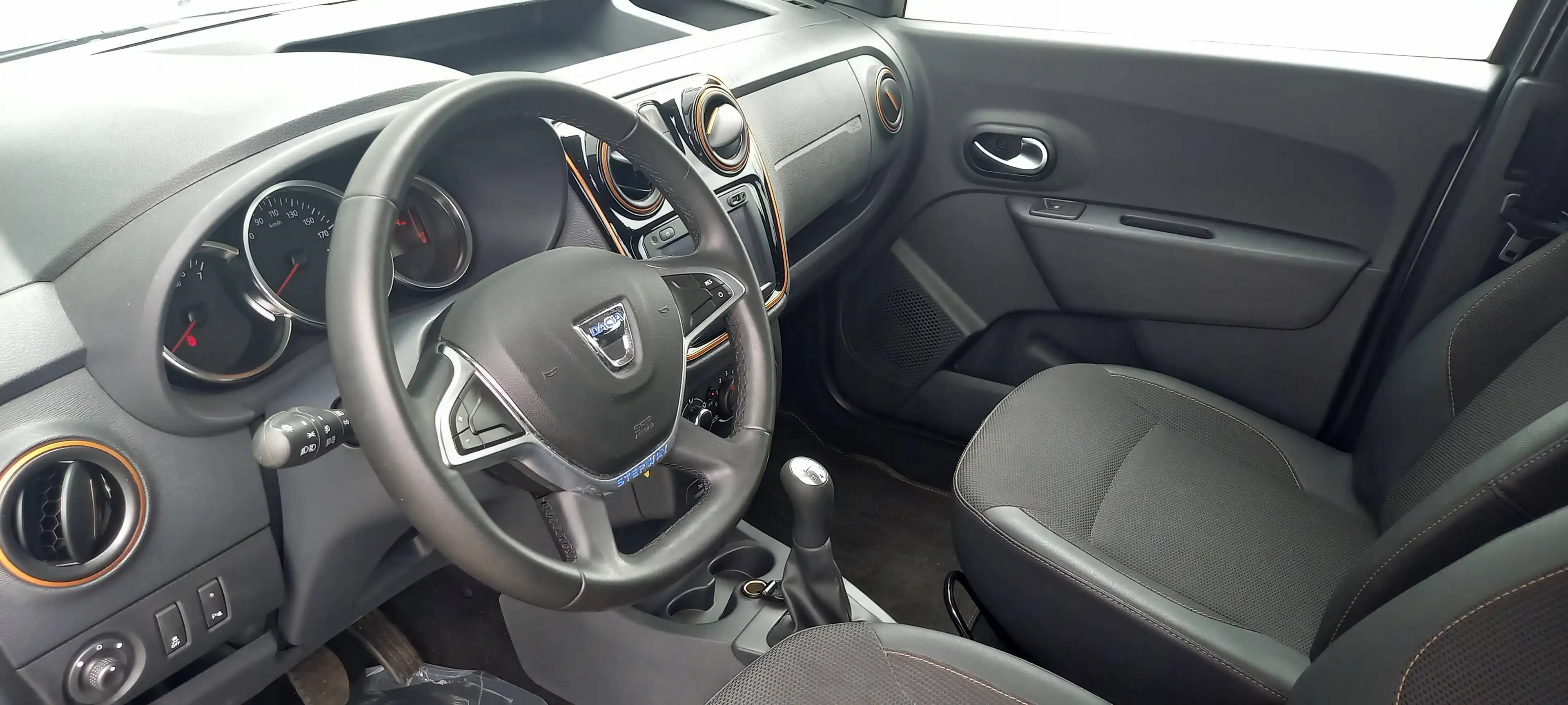 Dacia Dokker Stepway Celebration — photo 8