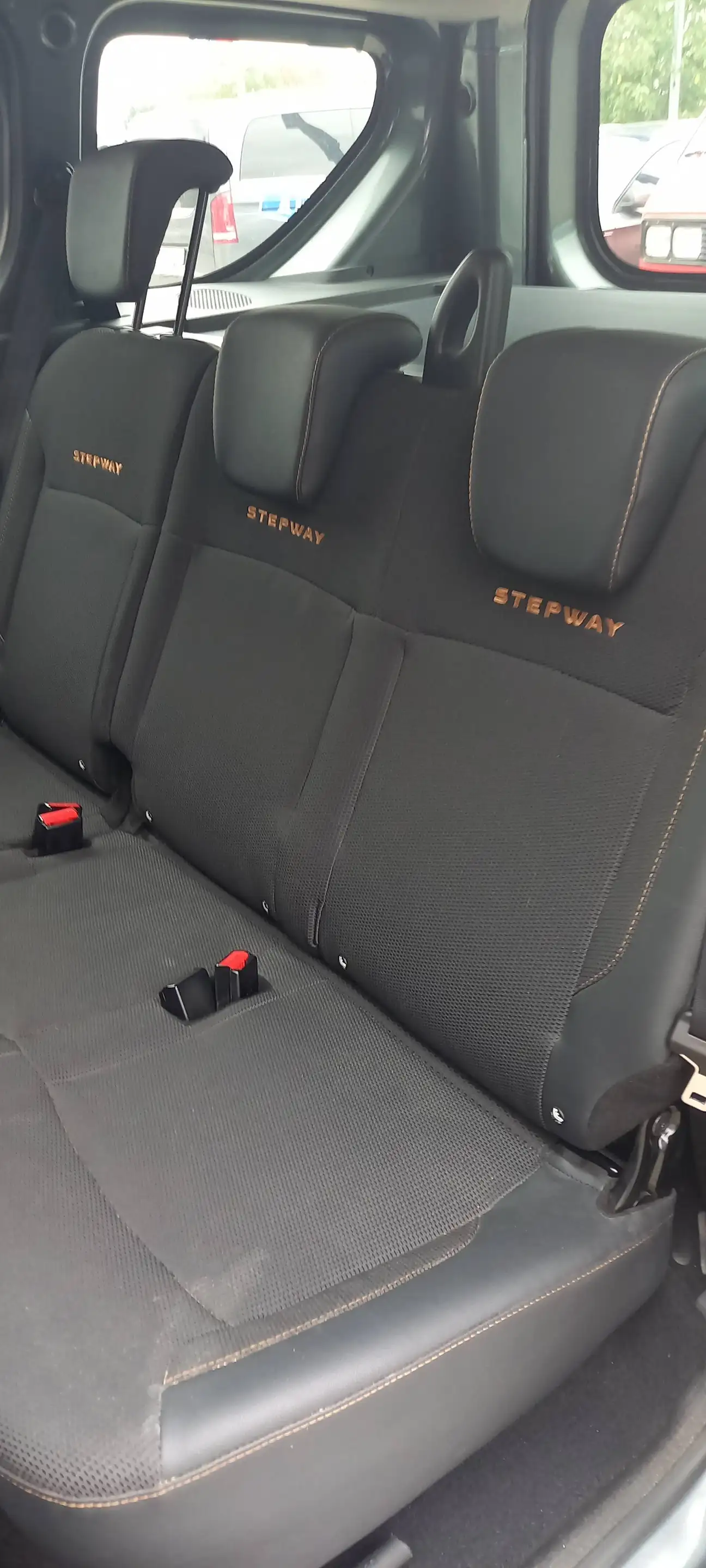 Dacia Dokker Stepway Celebration — photo 13