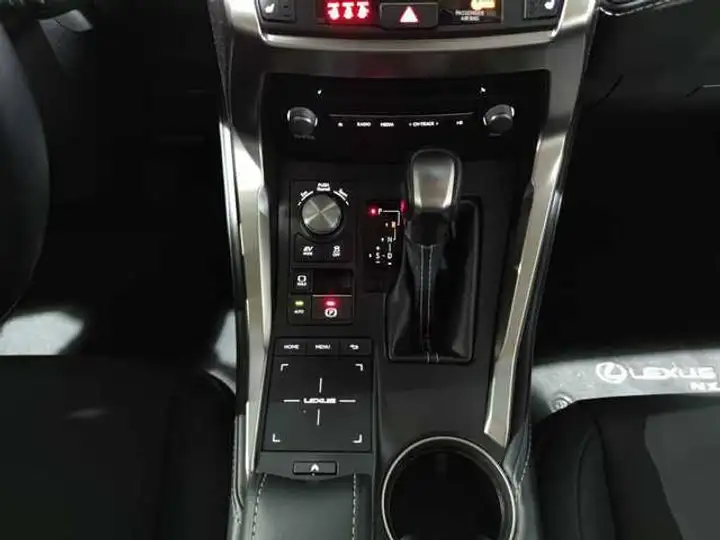 Lexus NX 300h PREMIUM 2WD 2020, foto 13