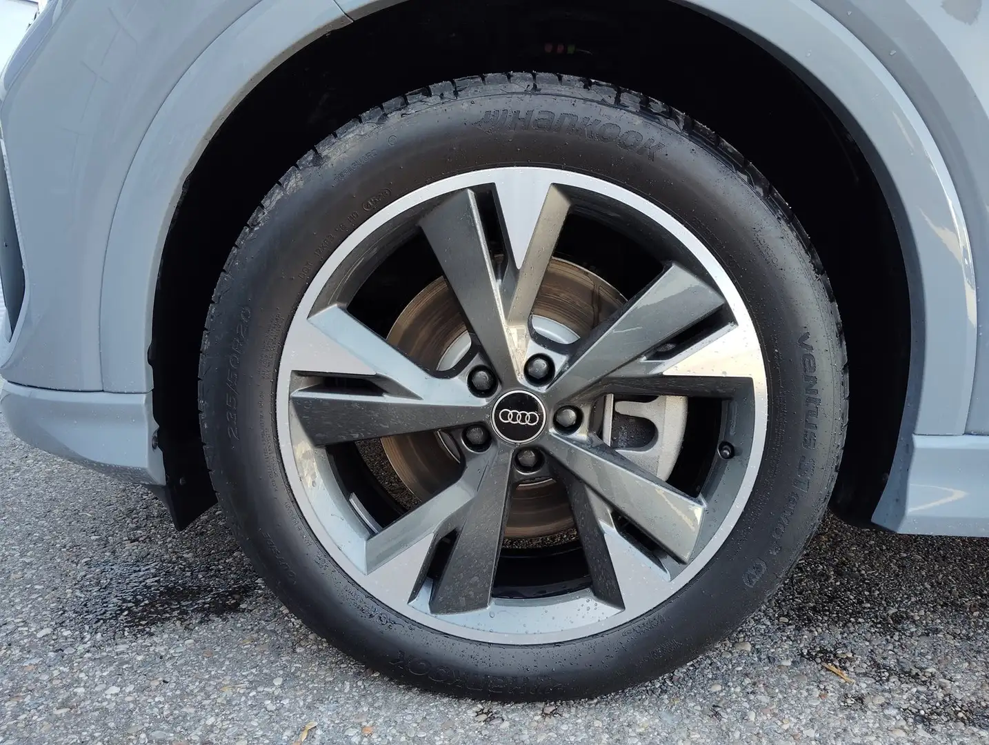 Audi Q4 e-tron Audi Q4 55 e-tron quattro Grau - 2