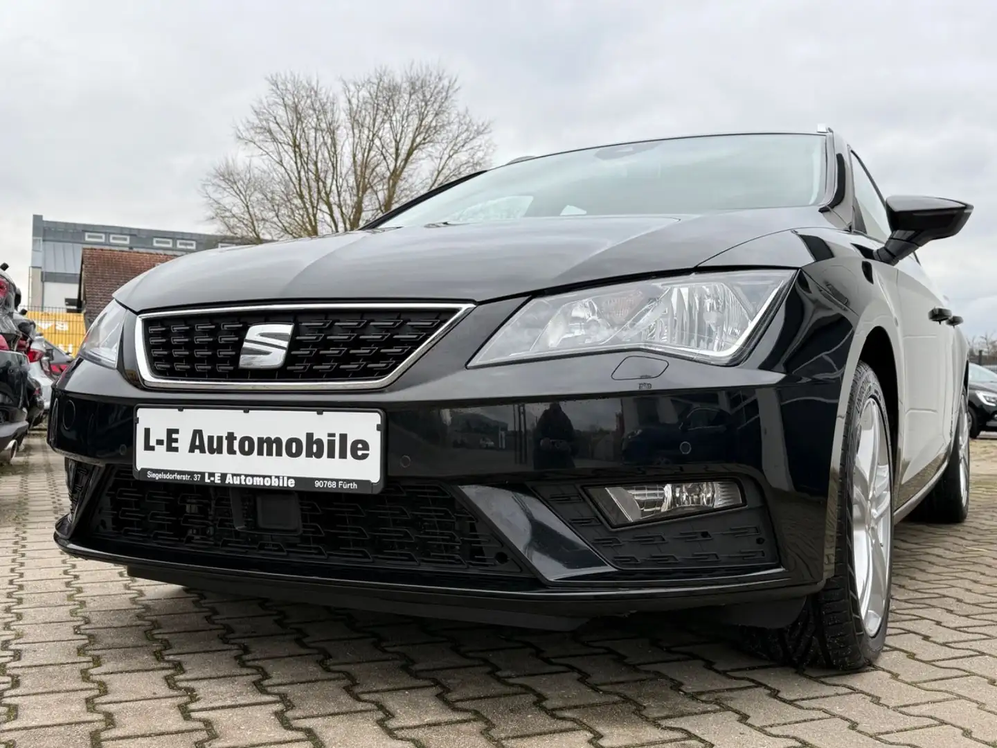 SEAT Leon ST Style 1.6TDI *LED/NAVI/ACC/SHZ/PDC Negro - 1