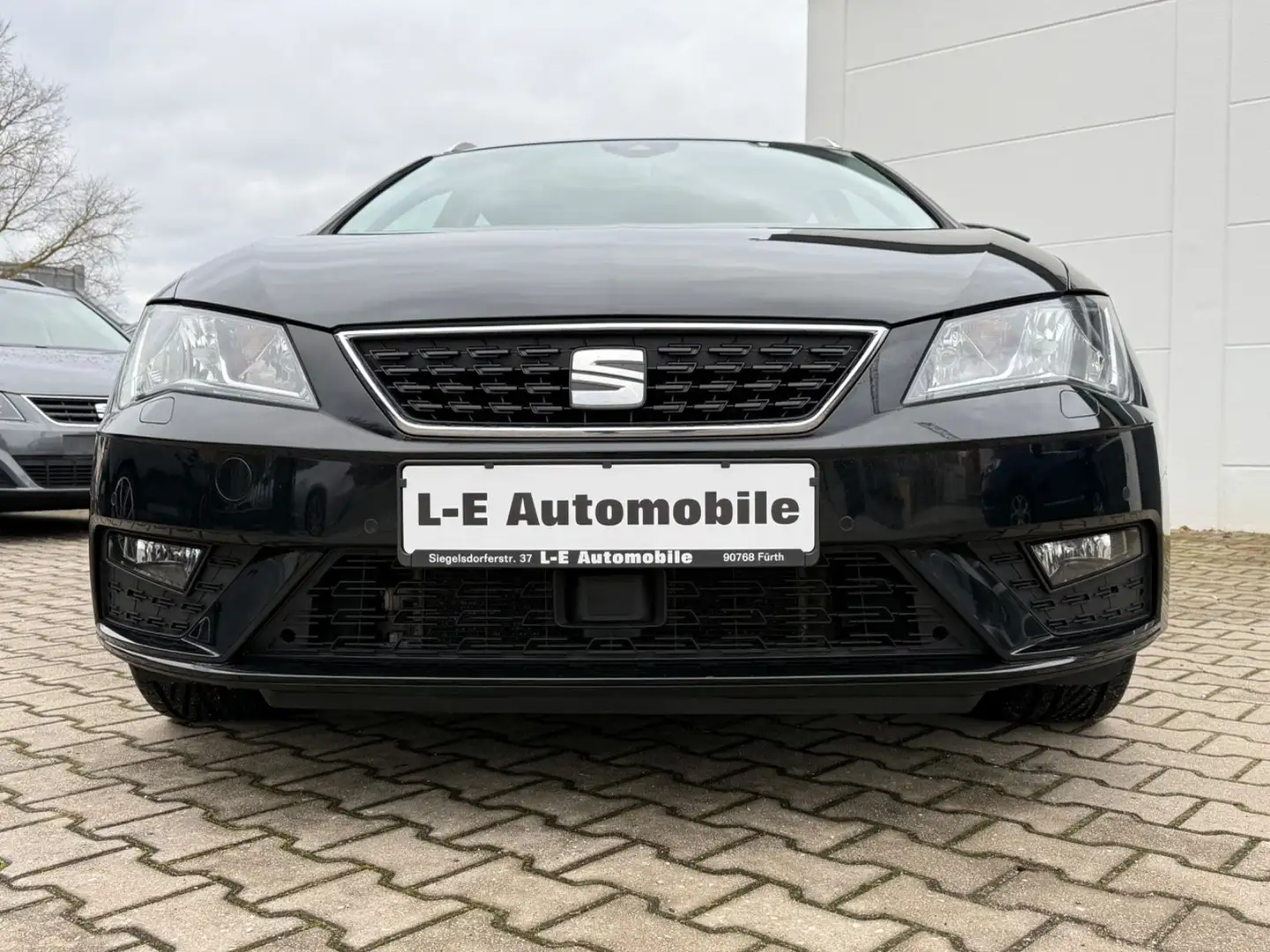 SEAT Leon ST Style 1.6TDI *LED/NAVI/ACC/SHZ/PDC Negro - 2