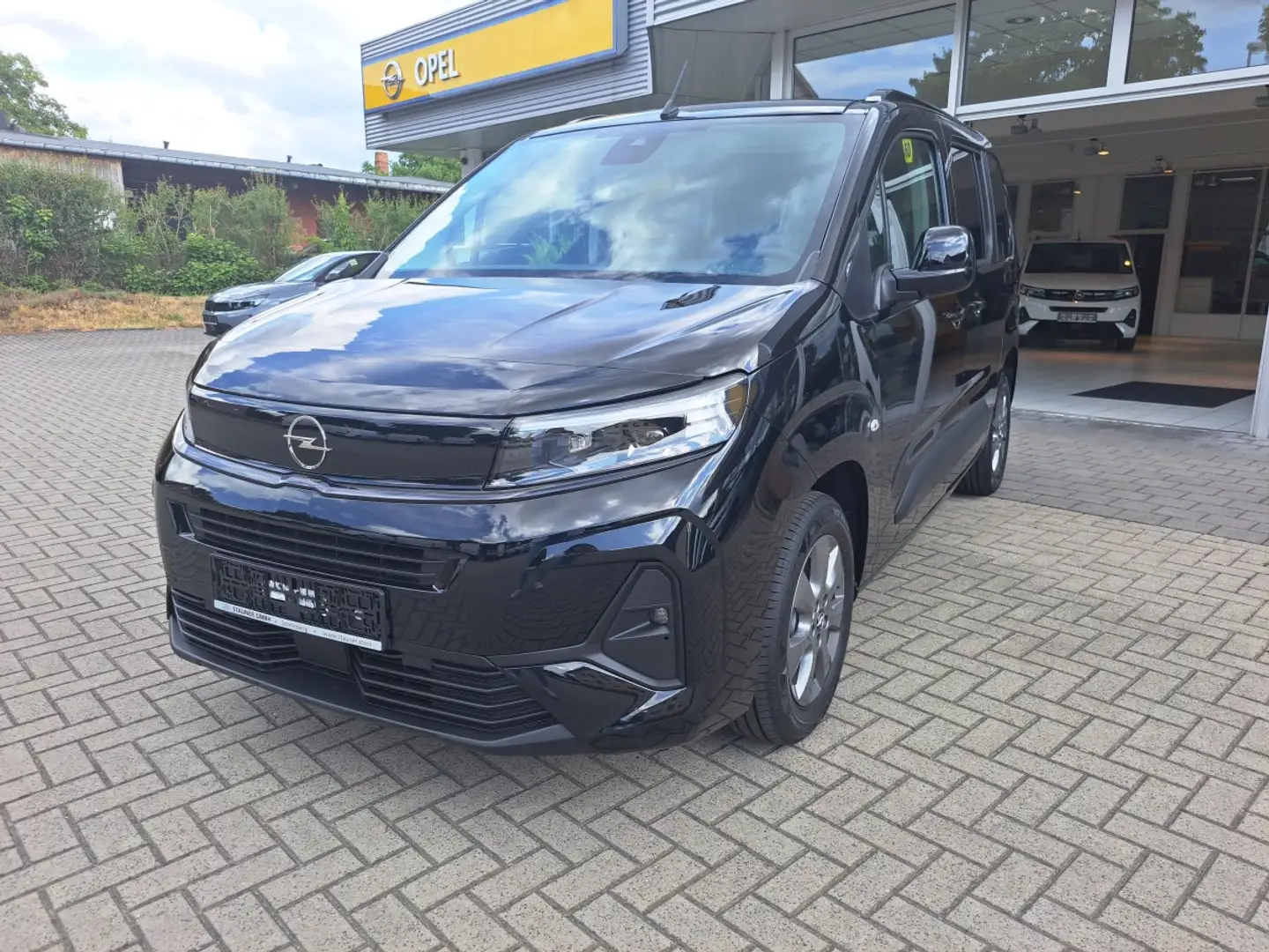 Opel Combo Life E 1.2 Turbo Lenk-Sitzheizung, LED Matrix Scheinwer Schwarz - 2