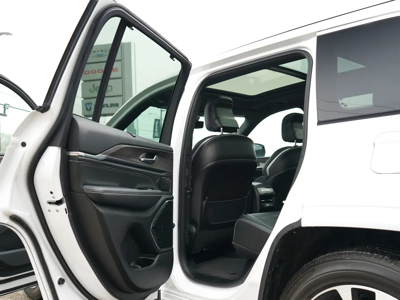 Jeep Grand Cherokee снимка Jeep Grand Cherokee