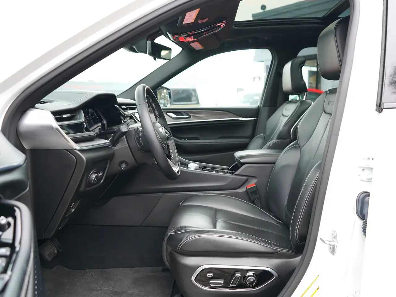 Jeep Grand Cherokee снимка Jeep Grand Cherokee