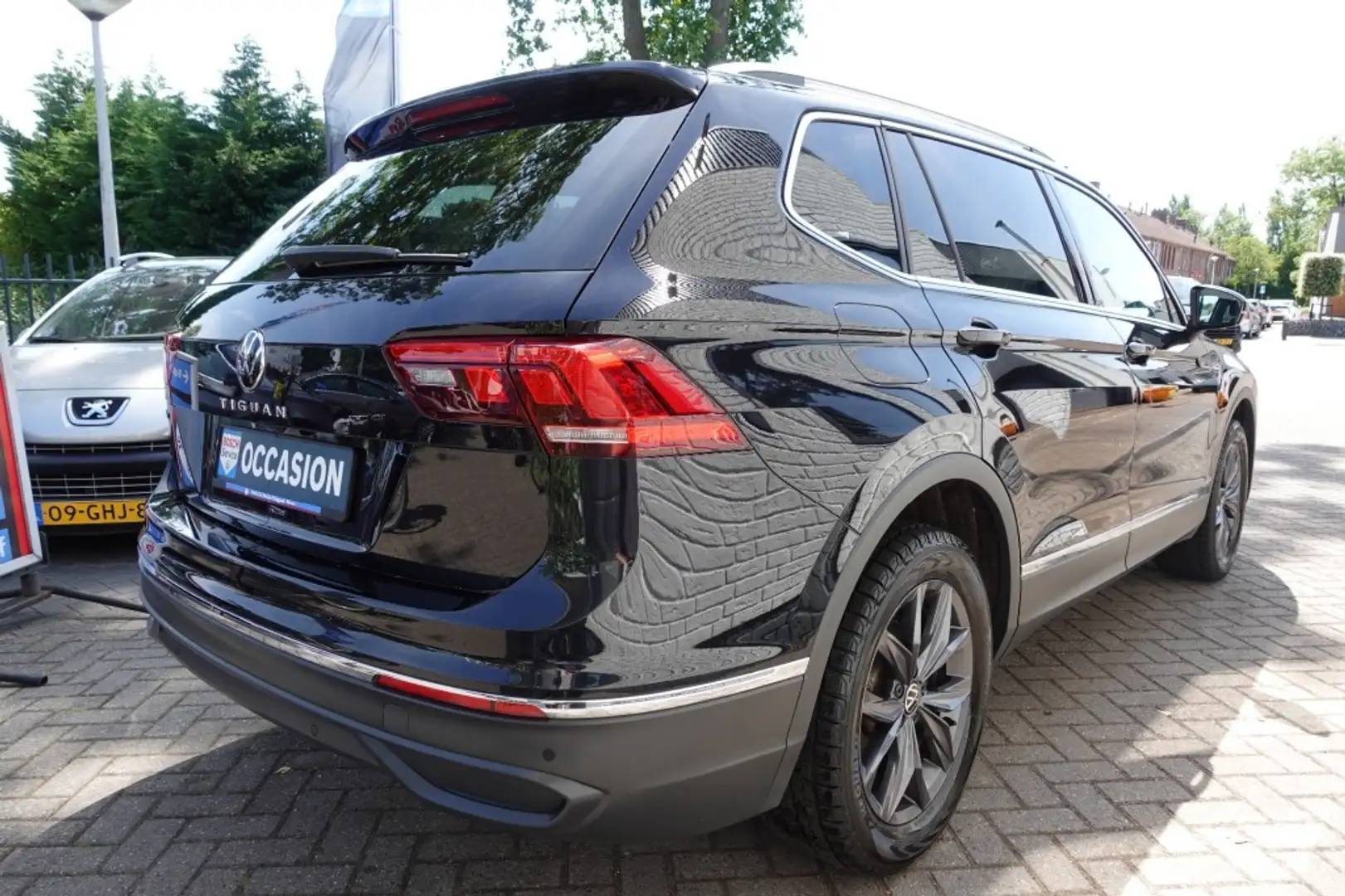 Volkswagen Tiguan Allspace 1.5 TSI Life DSG  7 Pers + HEEL VEEL OPTIES Zwart - 2